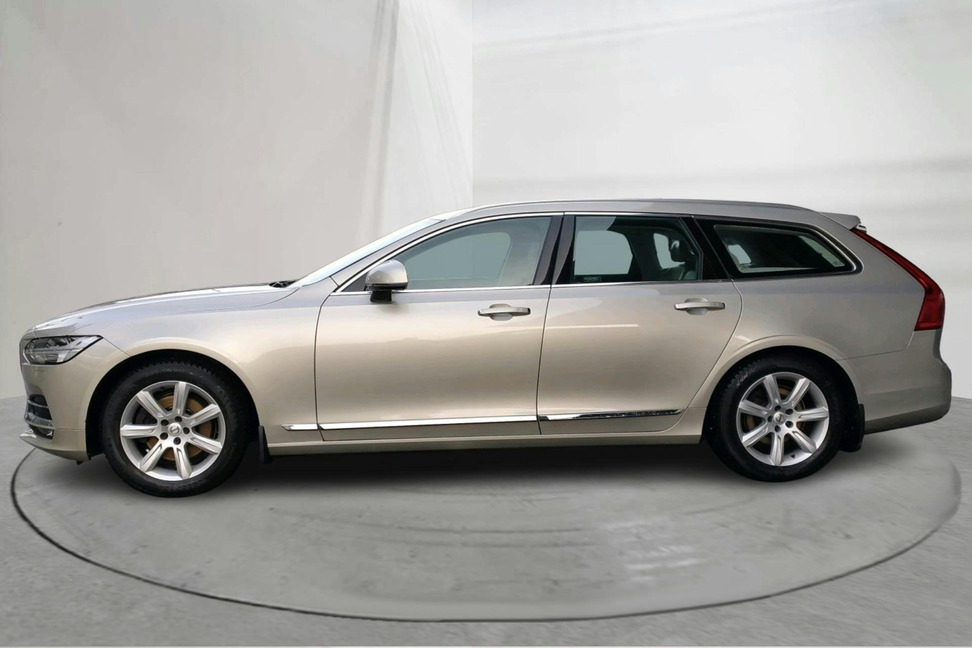 Präsentationsfoto 2 von 15: Volvo V90 D4 (190hk) - 174 320 Kilometer - Handbuch - Light Brown - 2017
