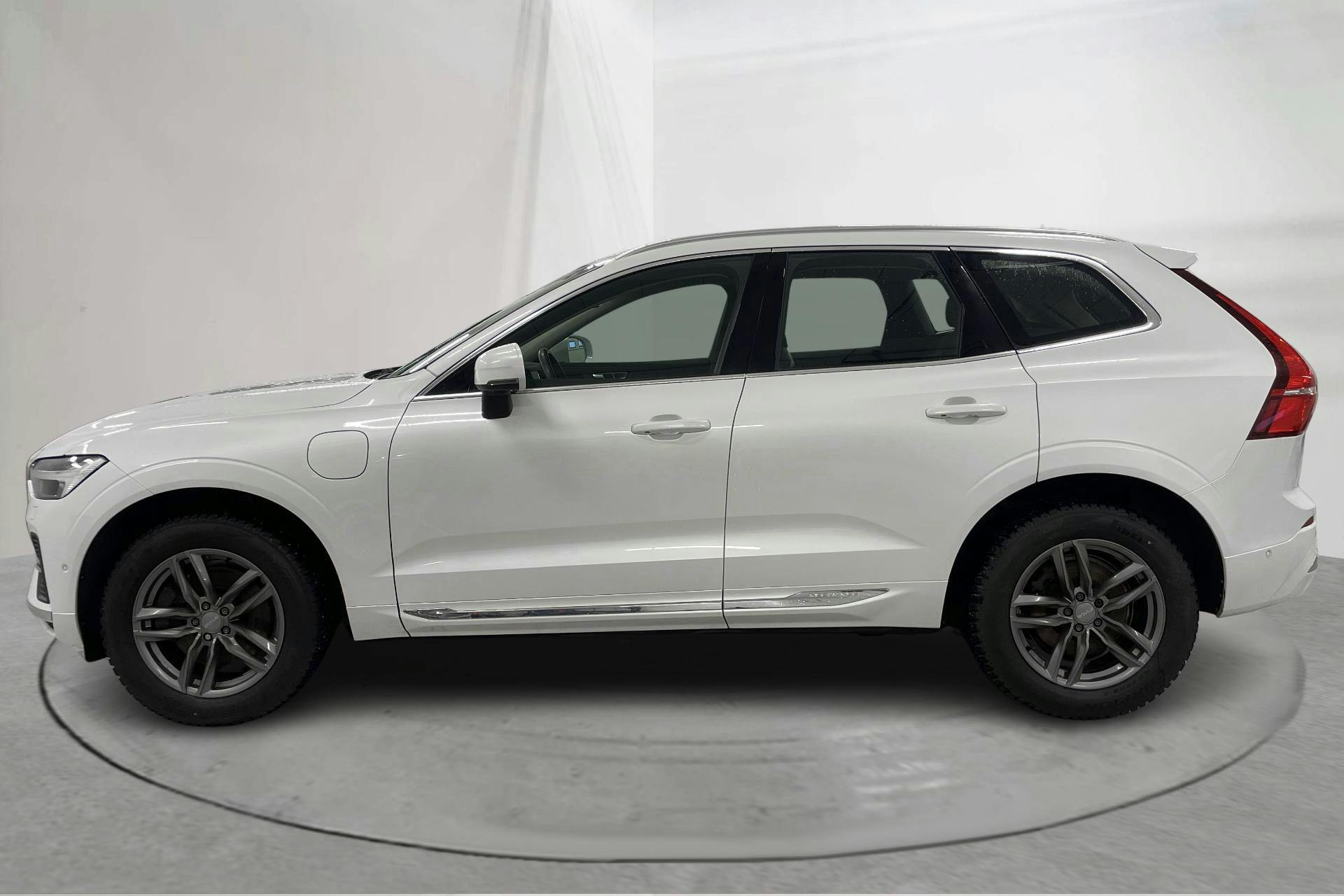 Presentationsfoto 2 av 20: Volvo XC60 T6 AWD Recharge (350hk) - 13 858 mil - Automat - vit - 2023