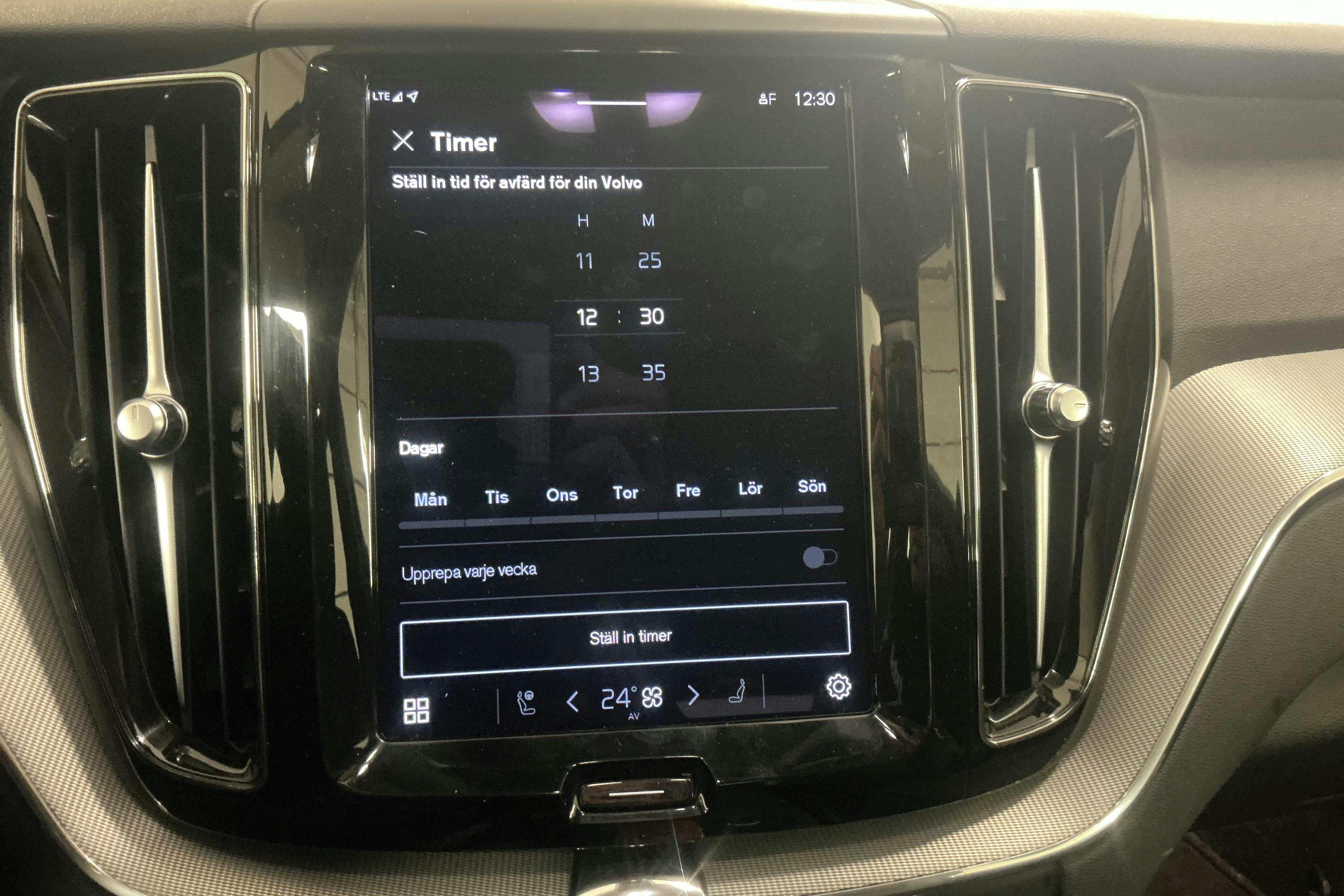 Presentationsfoto 20 av 20: Volvo XC60 T6 AWD Recharge (350hk) - 13 858 mil - Automat - vit - 2023