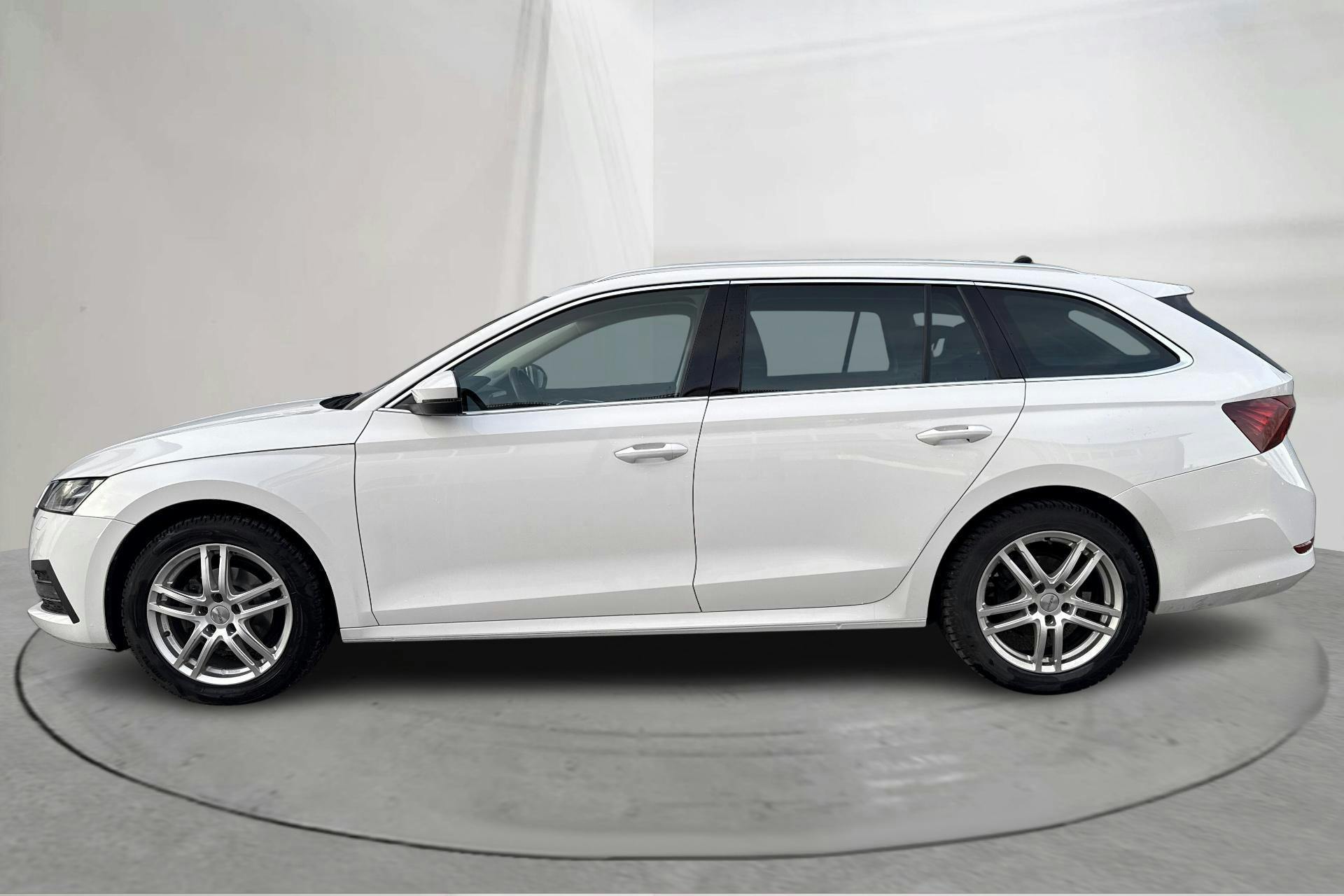 Presentation photo 2 of 17: Skoda Octavia G-TEC 1.5 TSI Combi (130hk) - 99 850 km - Automatic - white - 2023