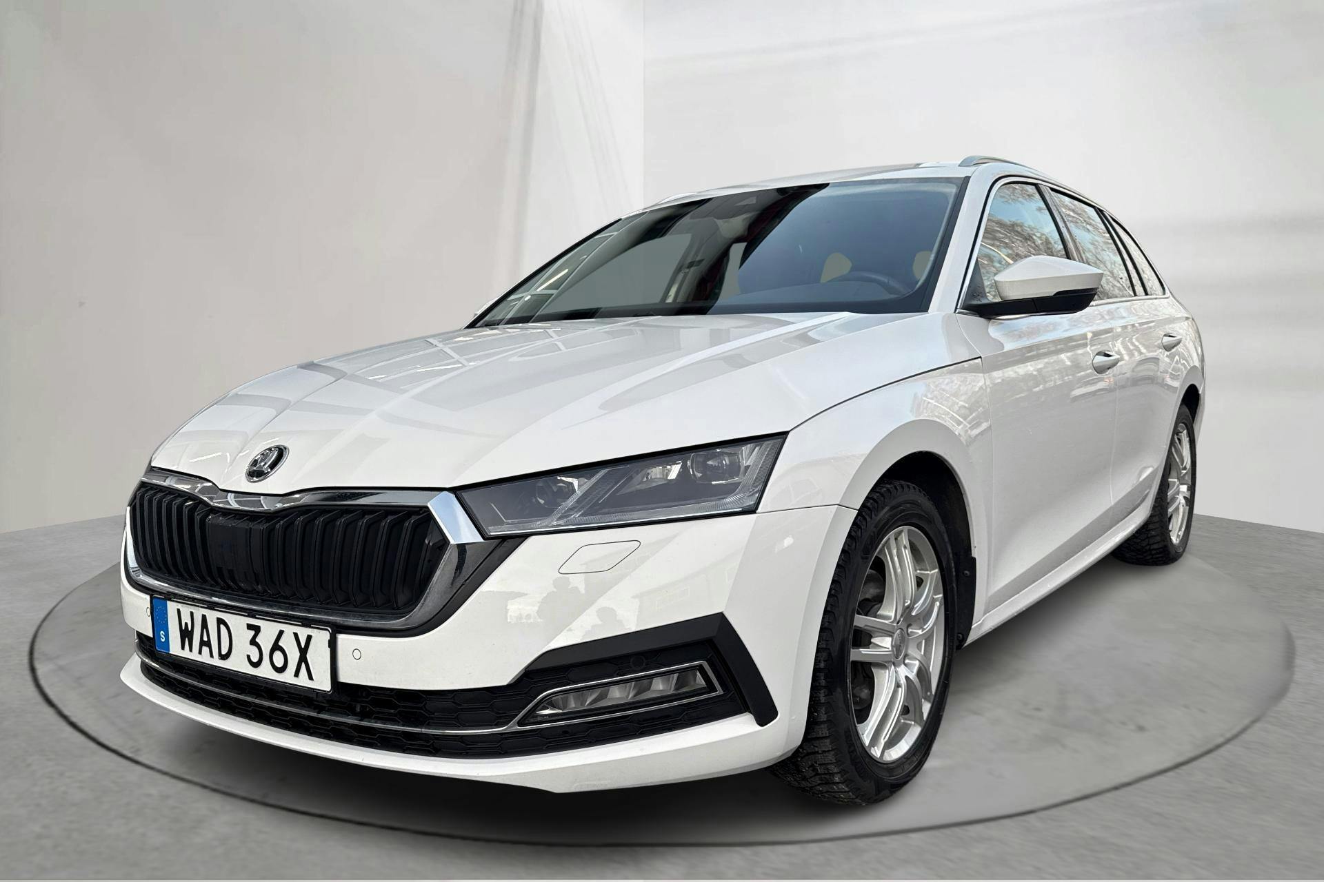 Presentation photo 1 of 17: Skoda Octavia G-TEC 1.5 TSI Combi (130hk) - 99 850 km - Automatic - white - 2023
