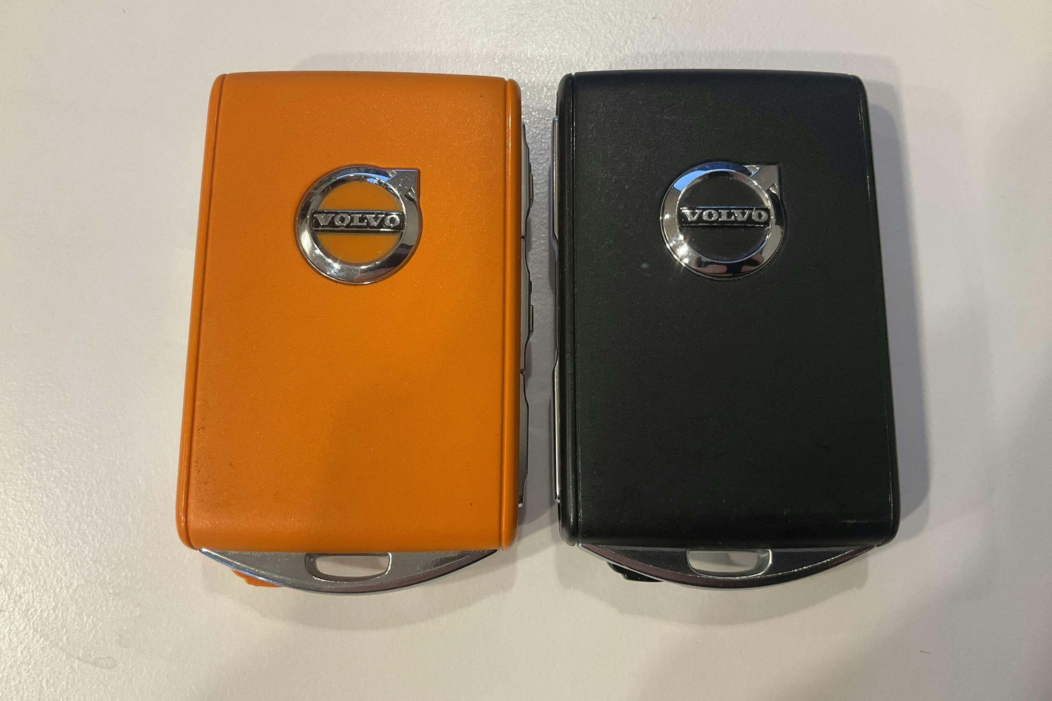 Präsentationsfoto 25 von 25: Volvo V60 T6 AWD Recharge (350hk) - 43 750 Kilometer - Verkaufsautomat - Rote Farbe - 2023