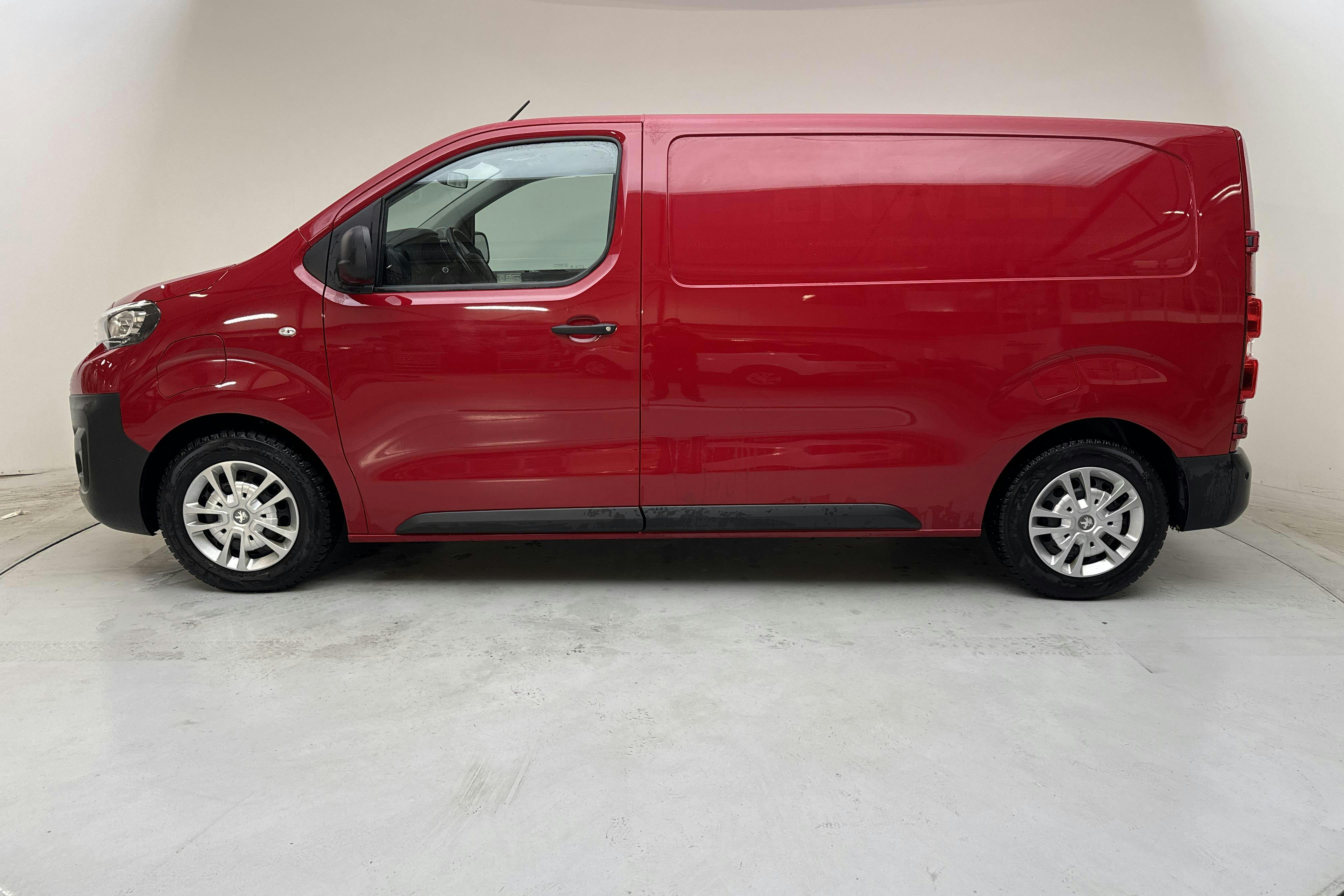 Presentation photo 2 of 15: Peugeot e-Expert Skåp 75kWh (136hk) - 87 910 km - Automatic - red - 2022