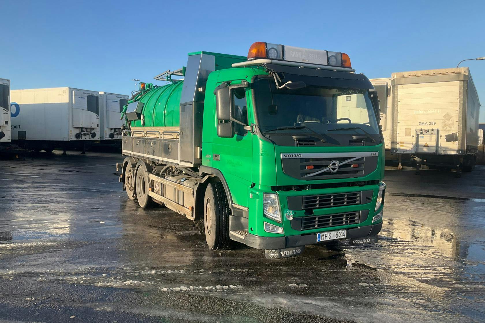 Presentationsfoto 2 av 35: Volvo FM420 - 4 244 300 km - Automat - grön - 2012