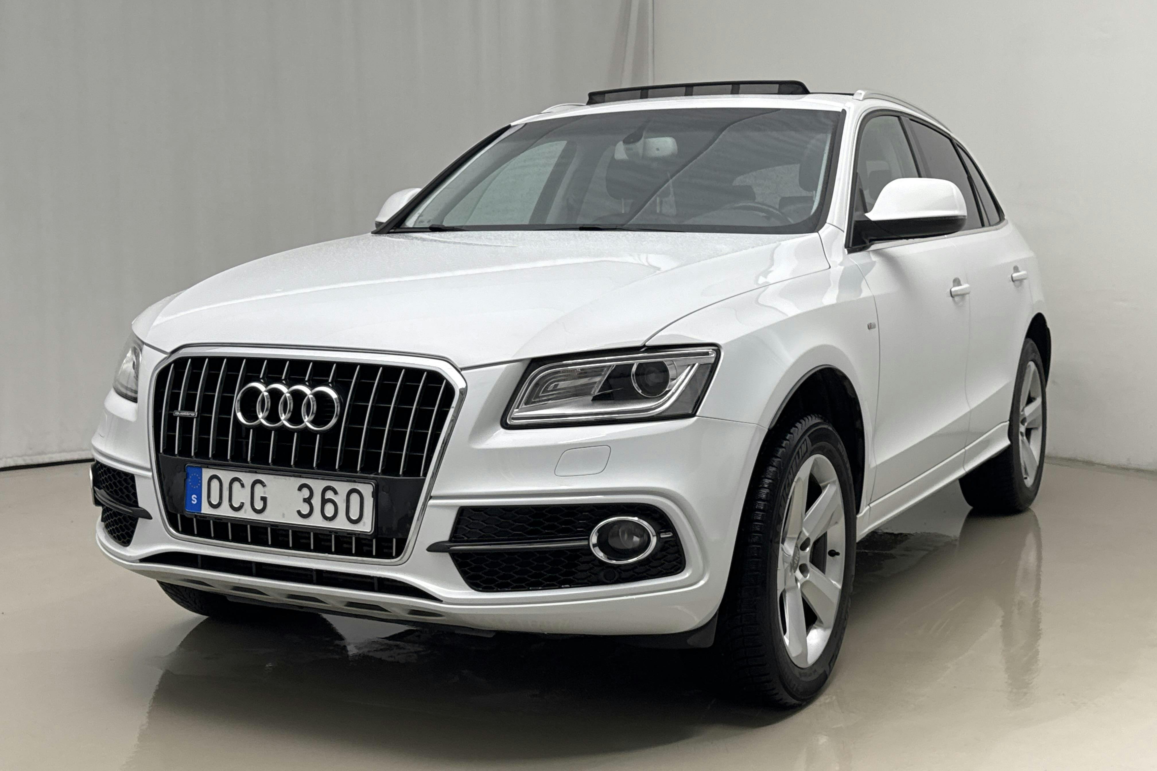 Presentationsfoto 1 av 21: Audi Q5 2.0 TDI quattro (177hk) - 17 277 mil - Automat - vit - 2014