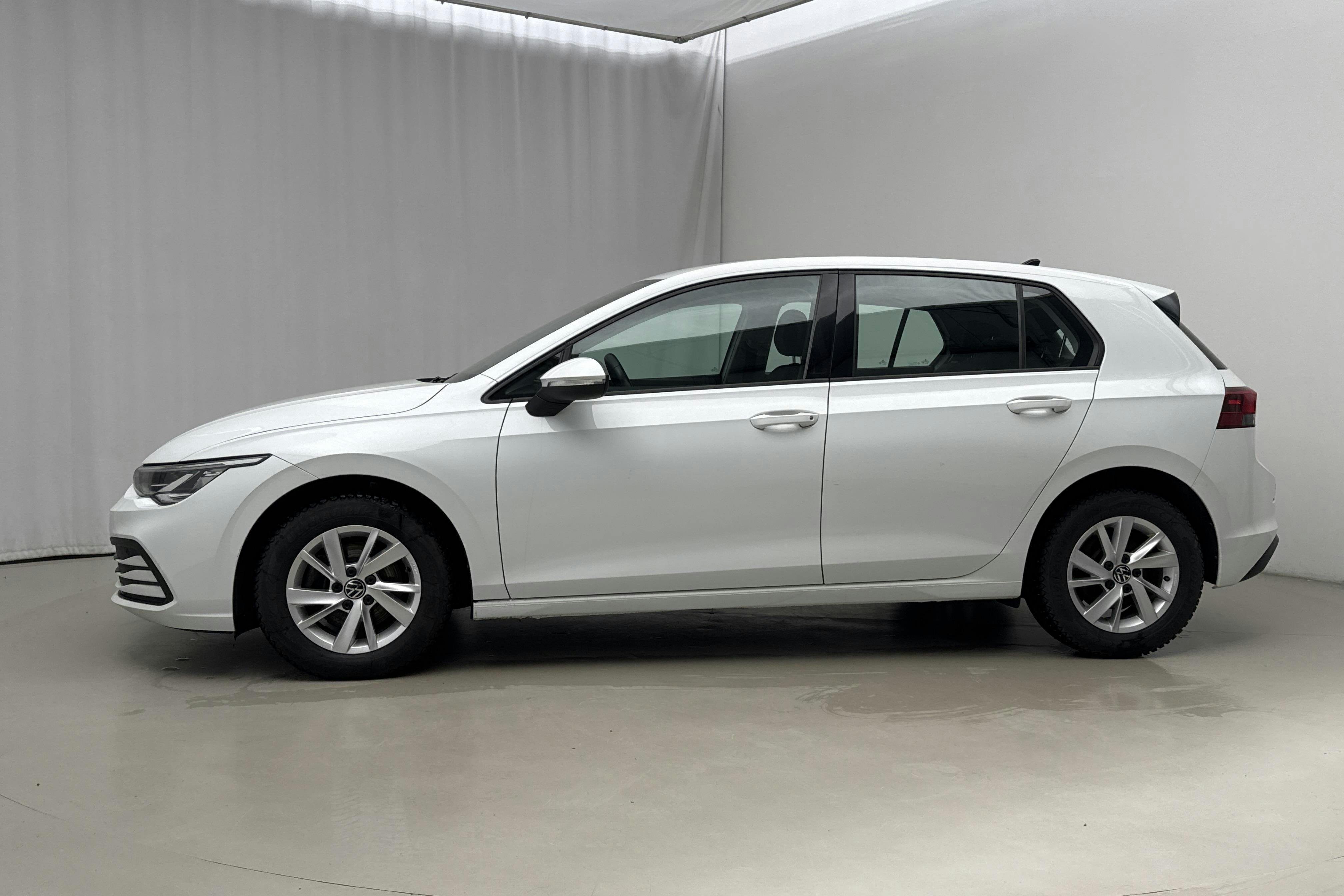 Presentation photo 2 of 19: VW Golf VIII TGI 5dr (130hk) - 96 670 km - Automatic - white - 2023