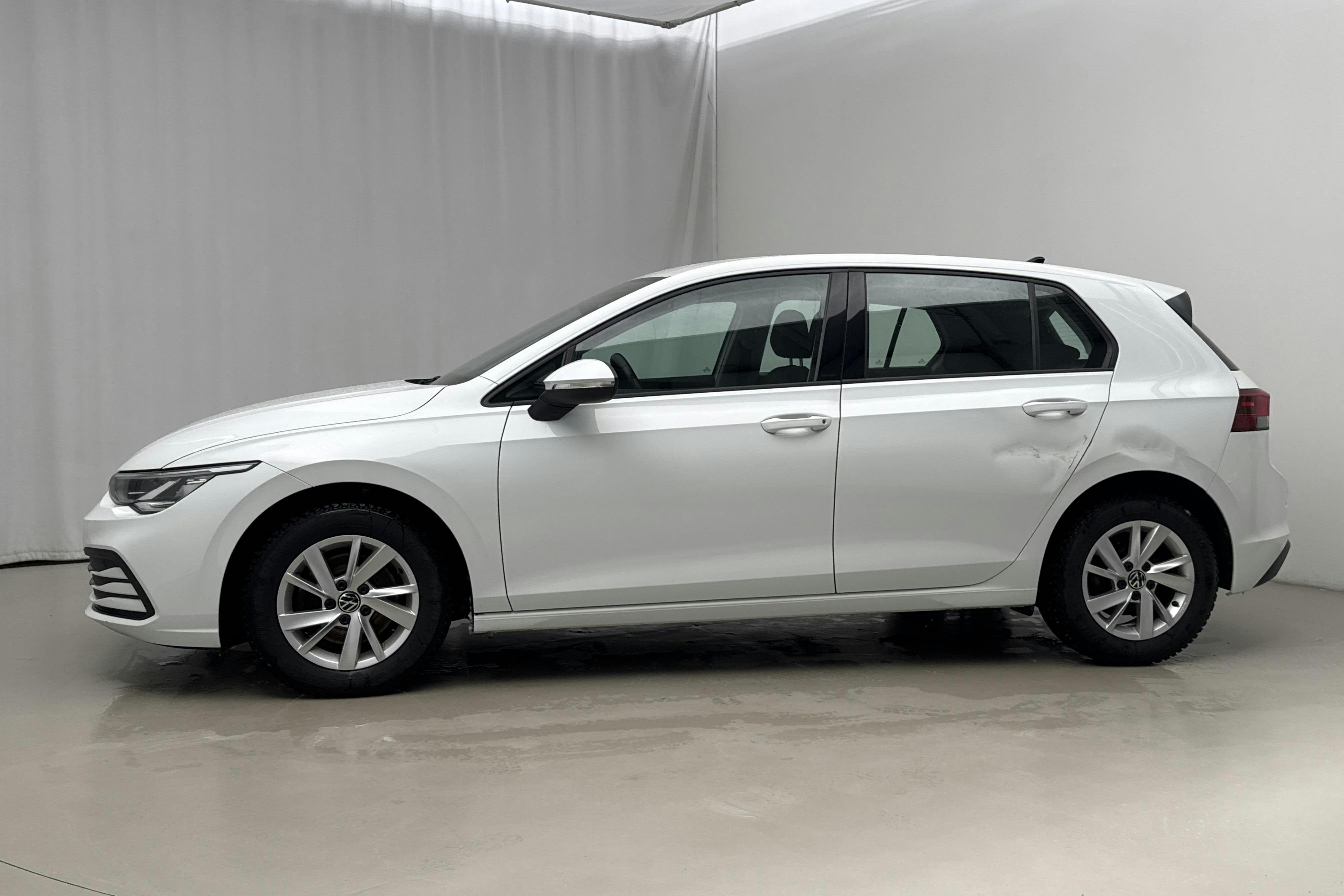 Presentation photo 2 of 19: VW Golf VIII TGI 5dr (130hk) - 97 880 km - Automatic - white - 2023