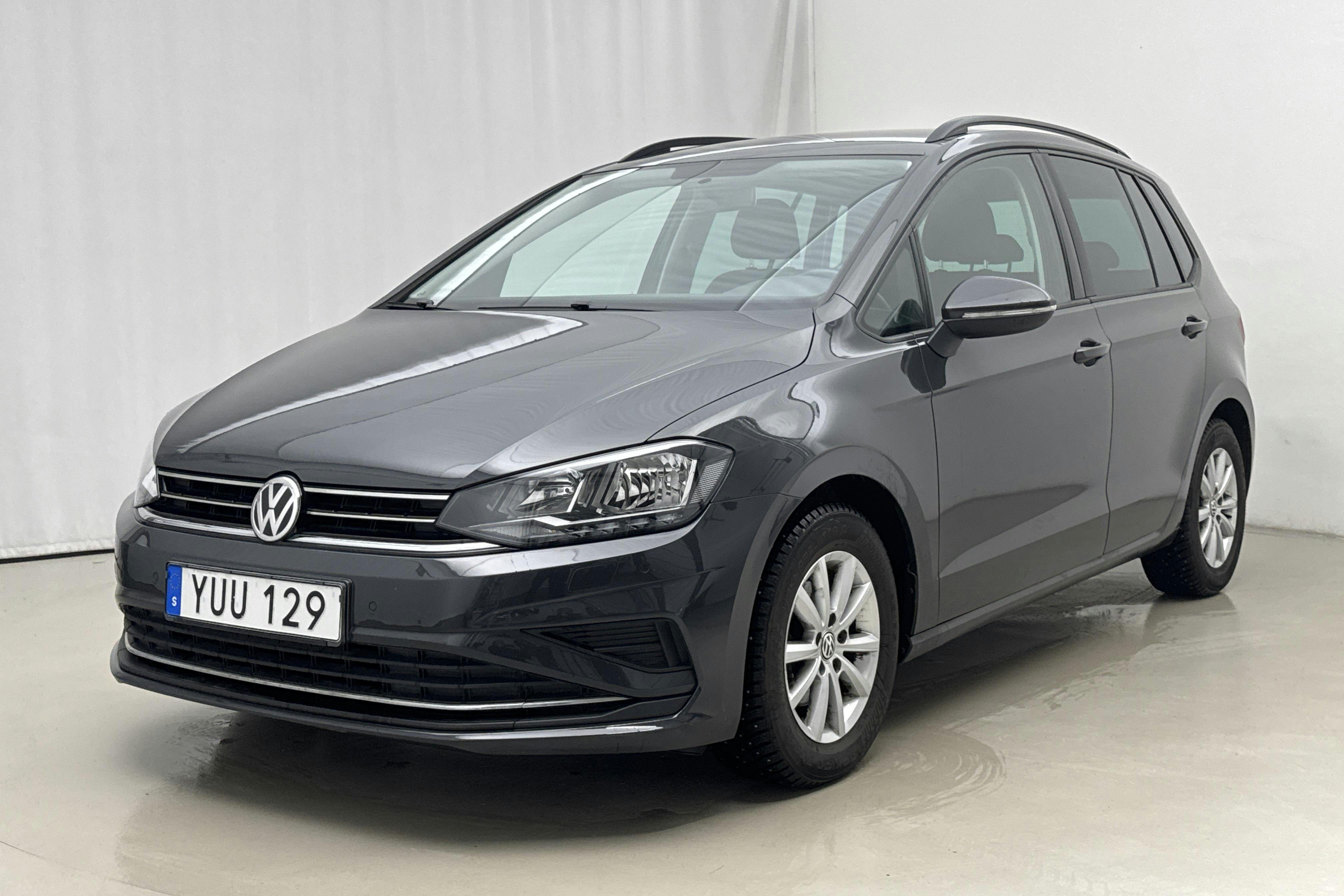 Presentationsfoto 1 av 18: VW Golf VII 1.0 TSI Sportsvan (115hk) - 7 946 mil - Manuell - grå - 2019