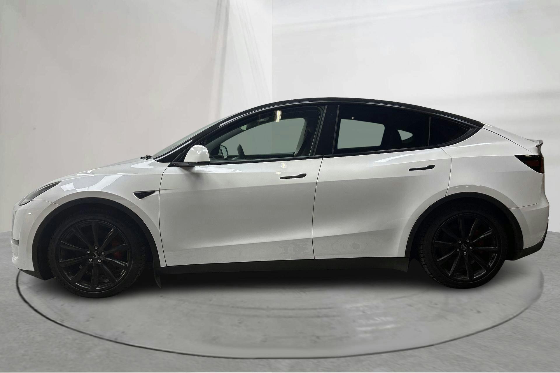 Presentation photo 2 of 18: Tesla Model Y Performance Dual Motor AWD - 73 730 km - Automatic - white - 2023