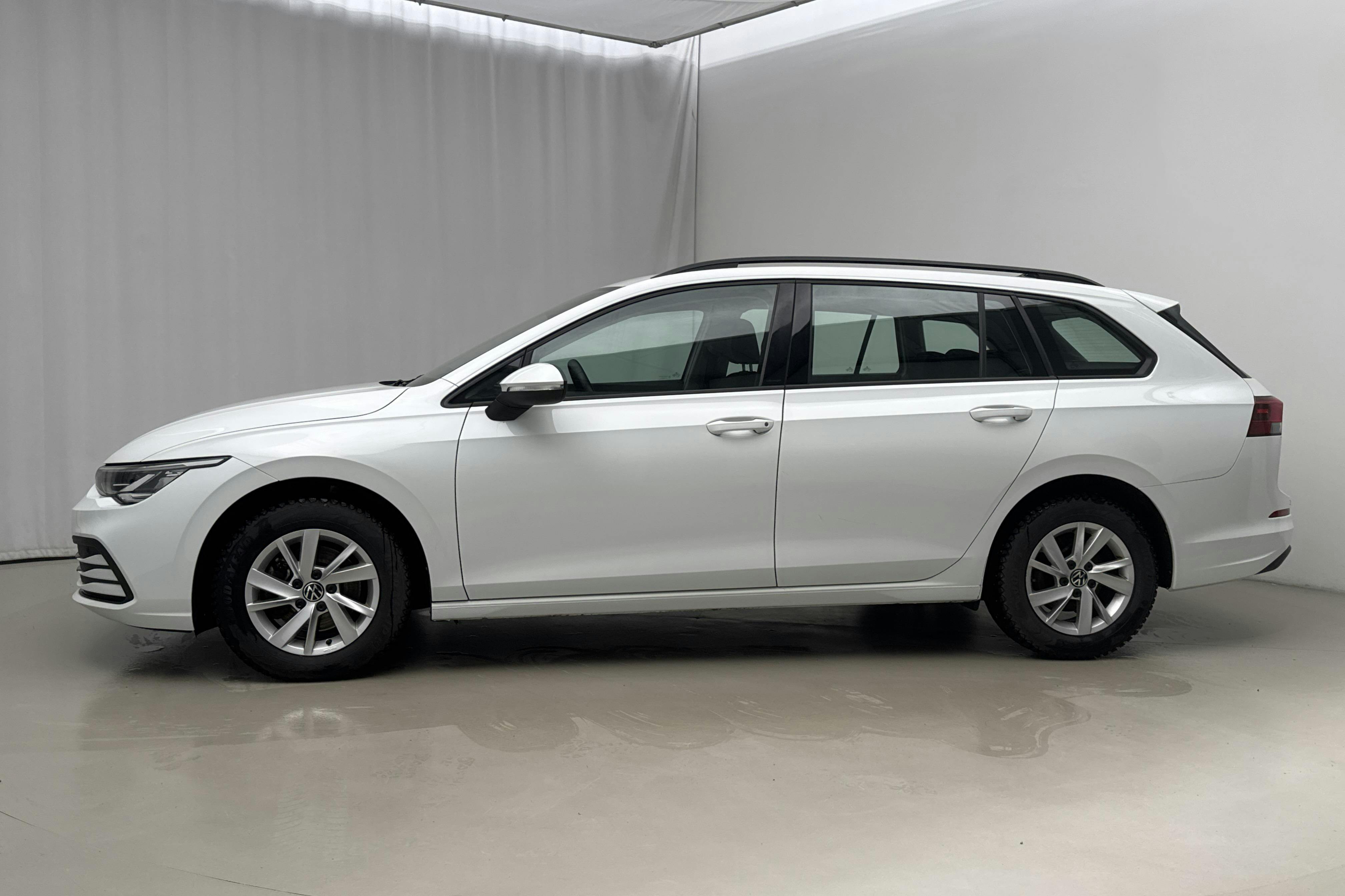 Presentation photo 2 of 17: VW Golf VIII 1.5 TGI Sportscombi (130hk) - 38 780 km - Automatic - white - 2023