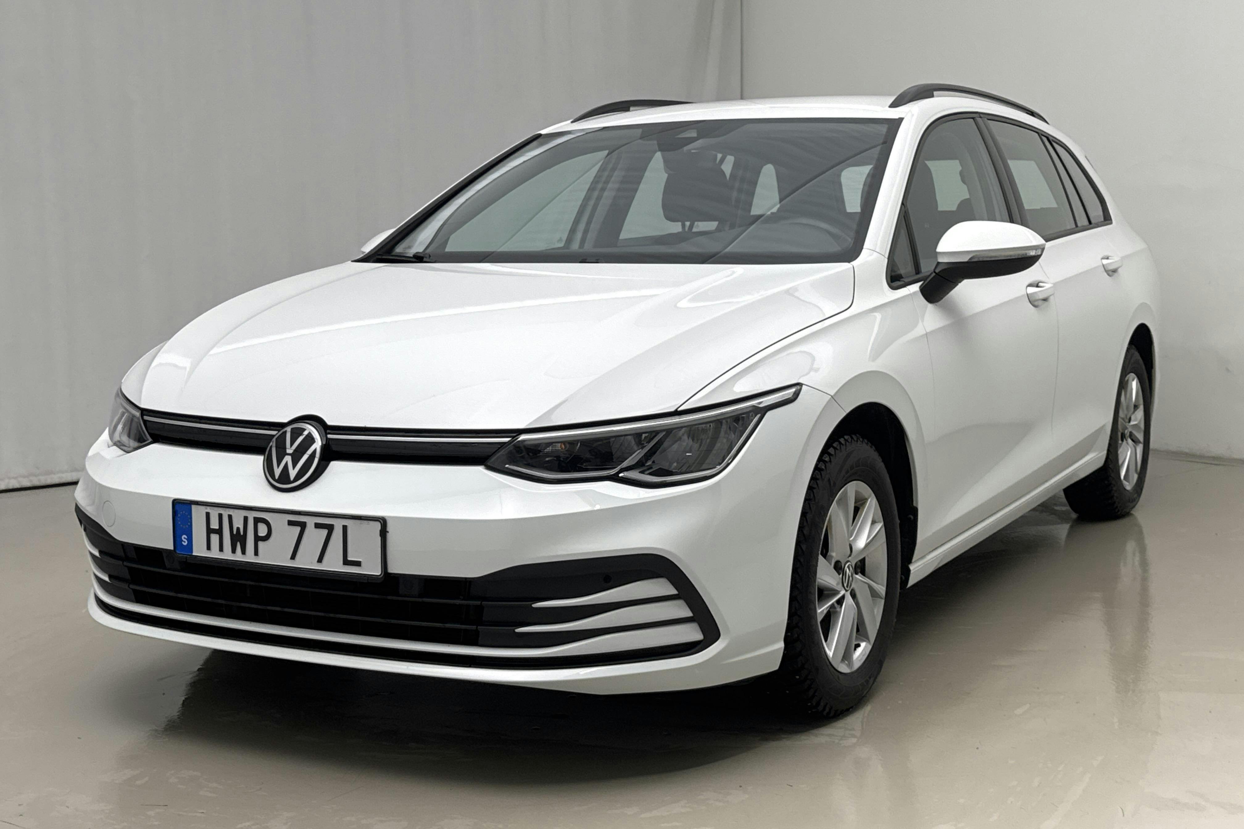 Presentation photo 1 of 17: VW Golf VIII 1.5 TGI Sportscombi (130hk) - 38 780 km - Automatic - white - 2023