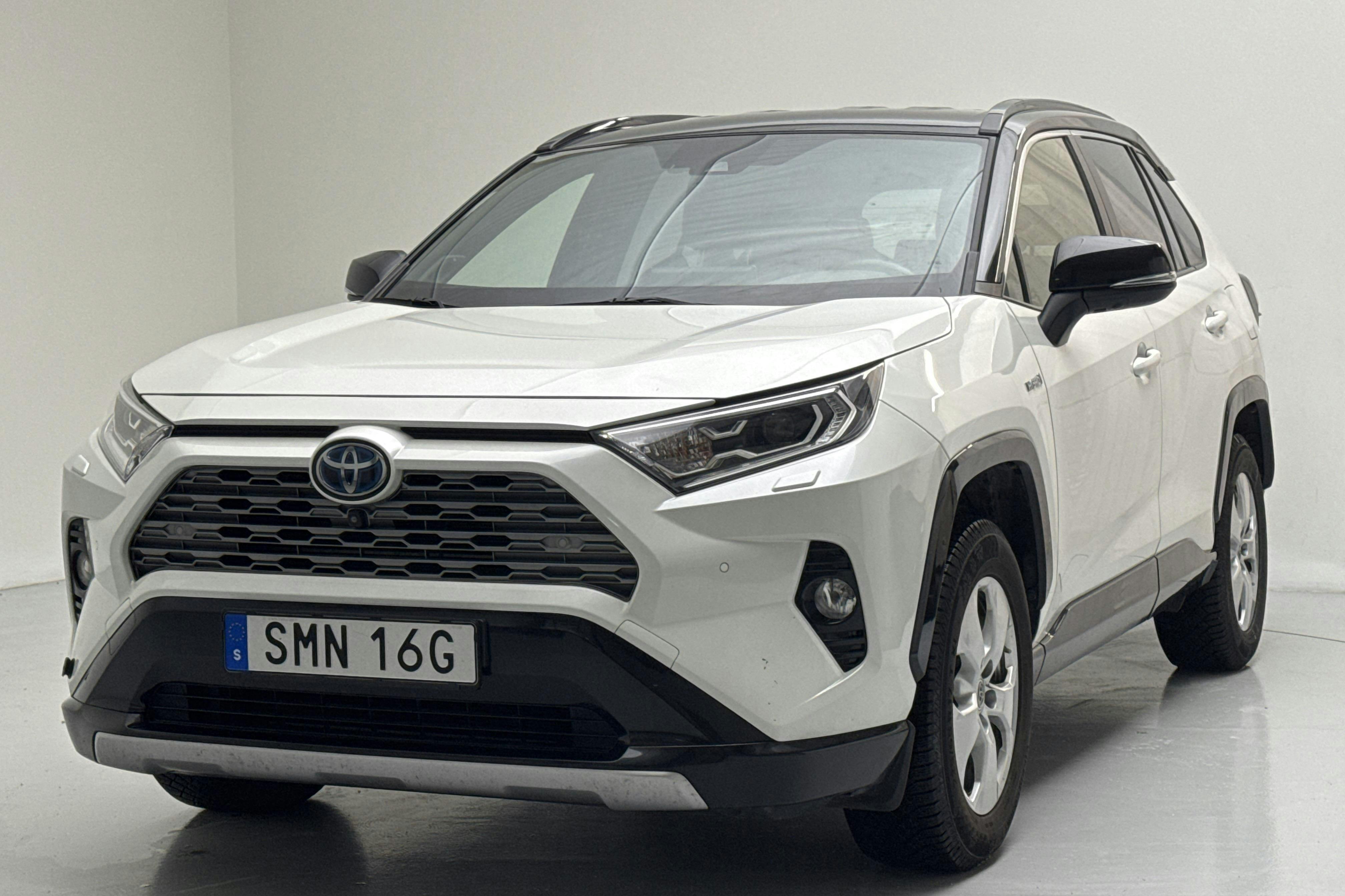 Præsentationsfoto 1 af 15: Toyota RAV4 2.5 HSD AWD (222hk) - 150 660 kilometer - Salgsautomat - Hvid - 2019