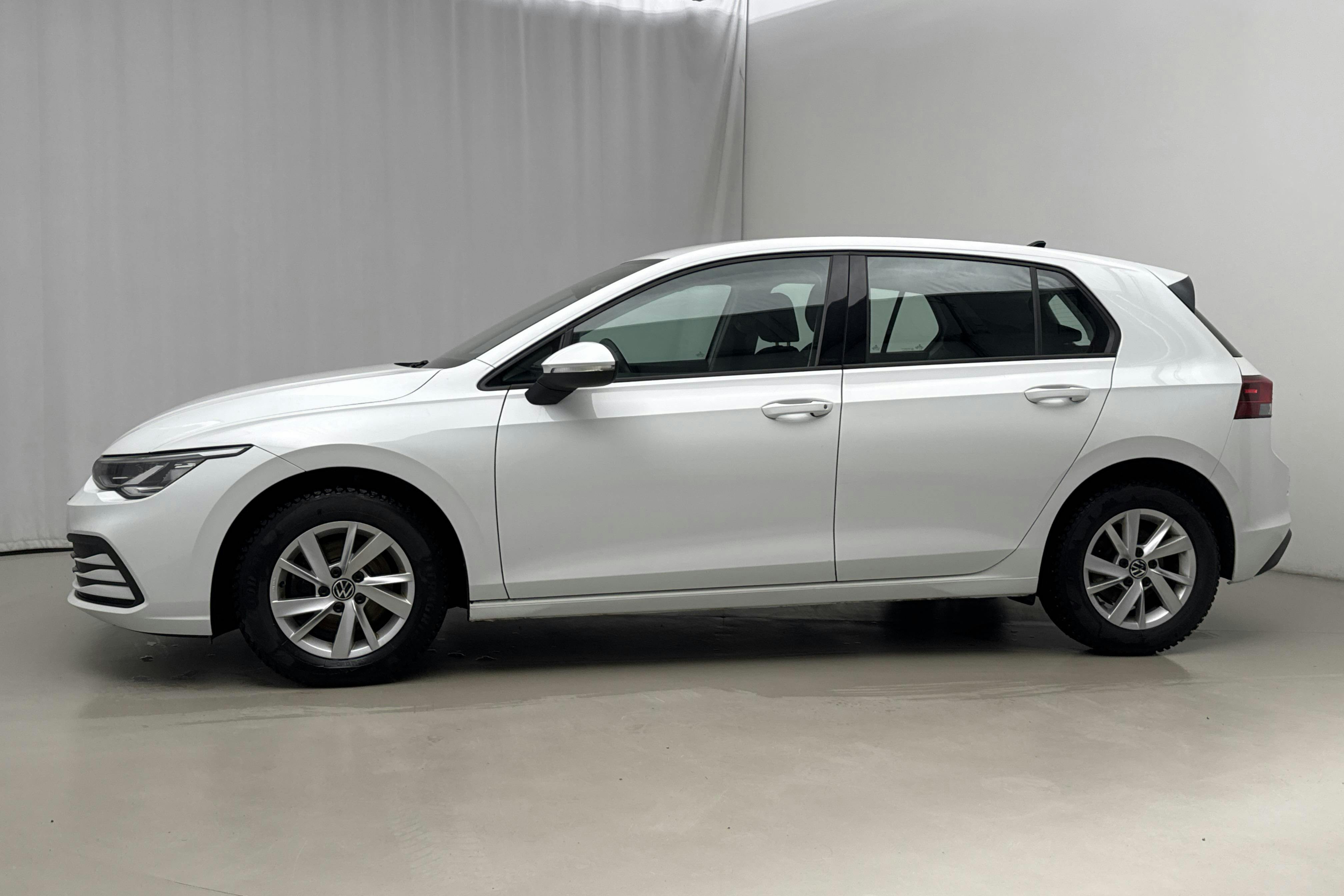 Presentation photo 2 of 19: VW Golf VIII TGI 5dr (130hk) - 105 330 km - Automatic - white - 2023