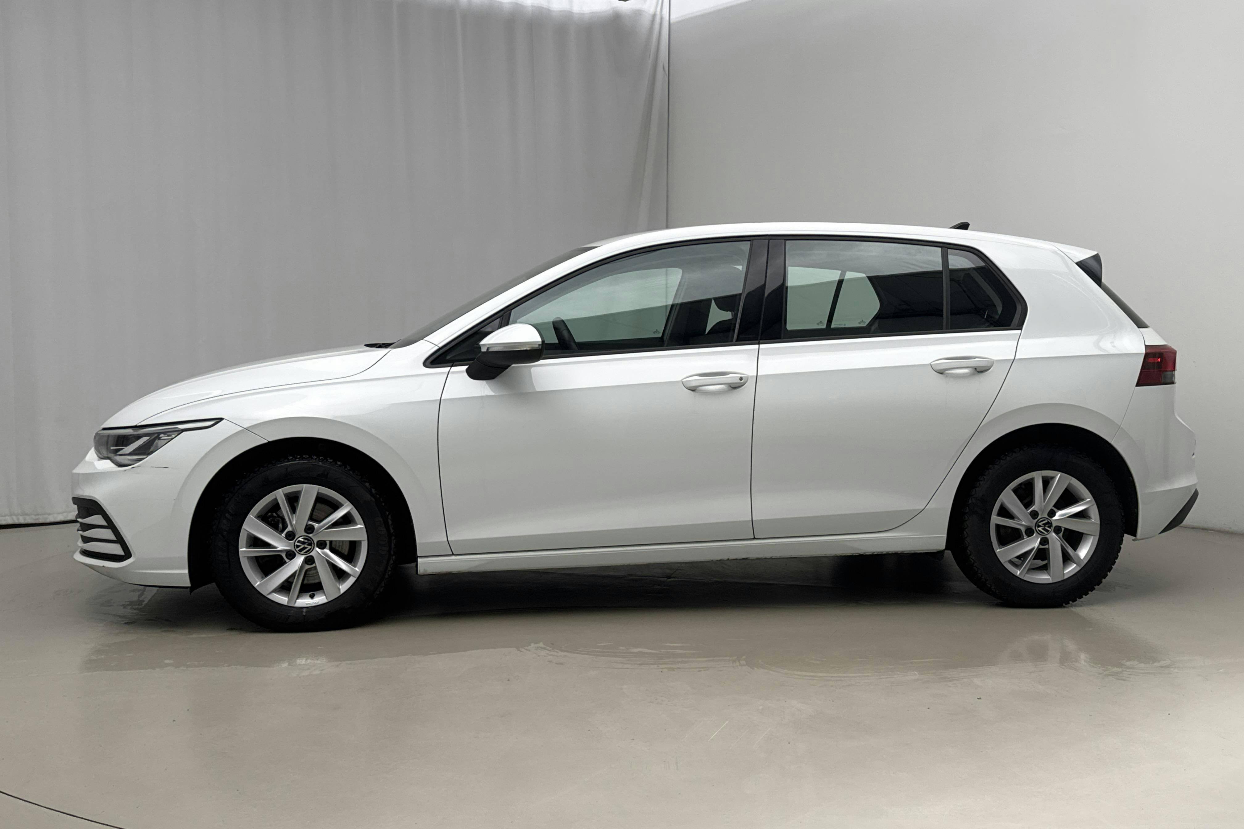 Presentation photo 2 of 18: VW Golf VIII TGI 5dr (130hk) - 85 380 km - Automatic - white - 2023