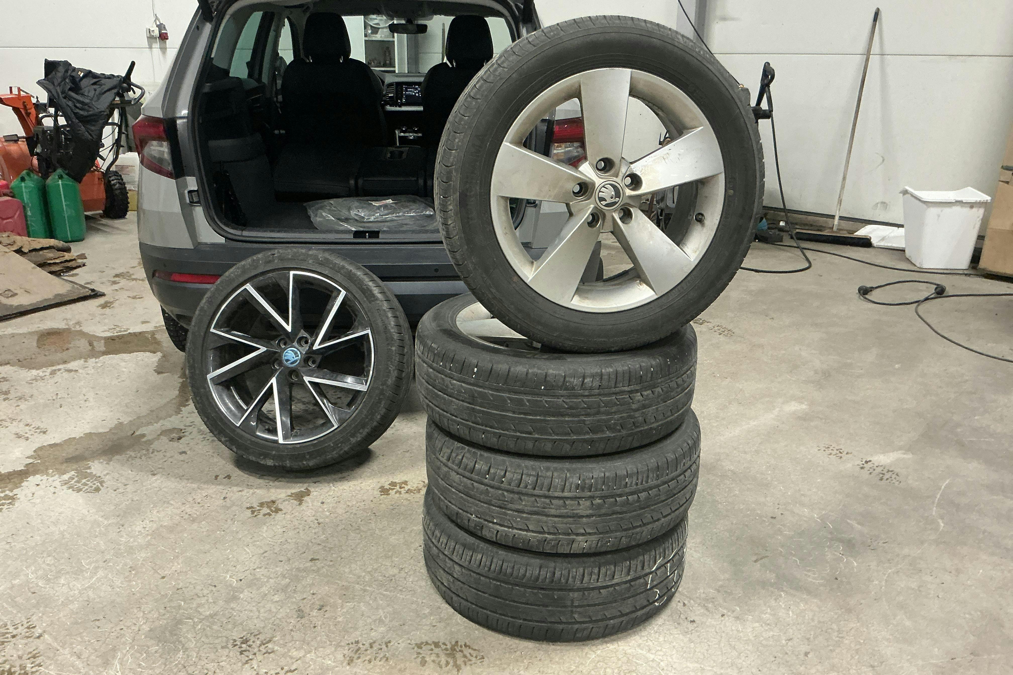 Presentation photo 17 of 17: Skoda Karoq 2.0 TDI 4X4 (150hk) - 346 530 km - Automatic - gray - 2021