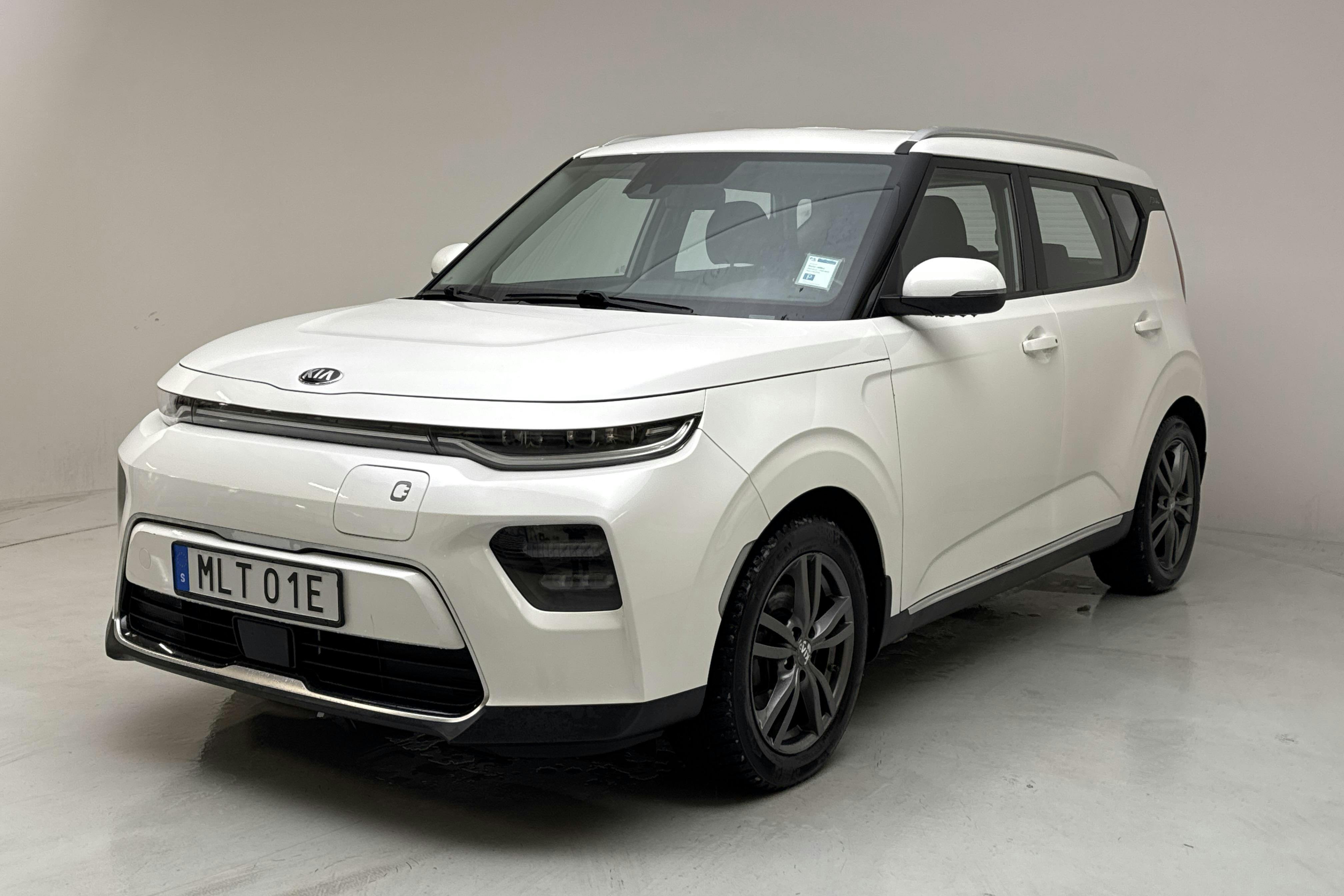 Präsentationsfoto 1 von 17: KIA e-Soul Mid Range 39.2kWh (136hk) - 130 560 Kilometer - Verkaufsautomat - Weiß - 2021