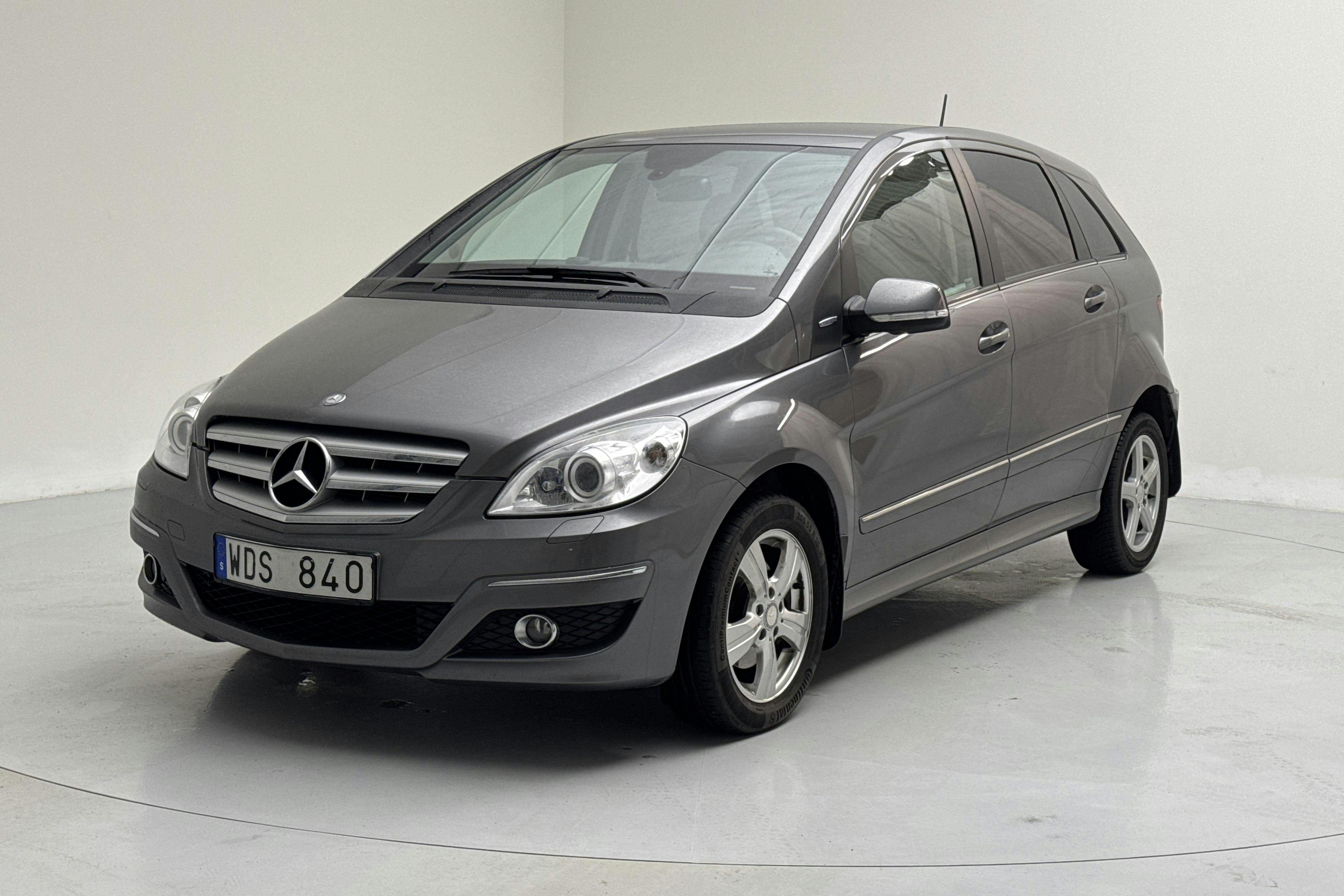 Presentation photo 1 of 12: Mercedes B 180 NGT BlueEfficiency (116hk) - 83 640 km - Automatic - gray - 2010