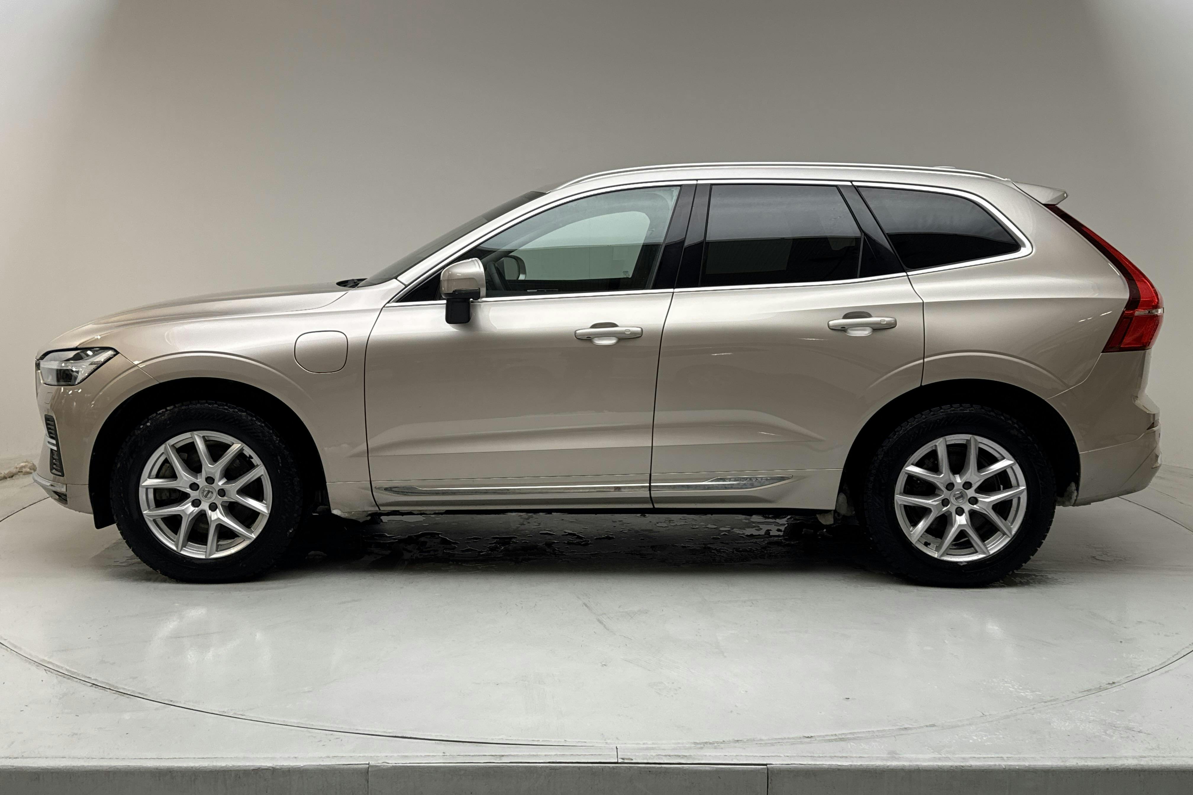 Presentationsfoto 2 av 20: Volvo XC60 T6 AWD Recharge (350hk) - 14 081 mil - Automat - Light Grey - 2023