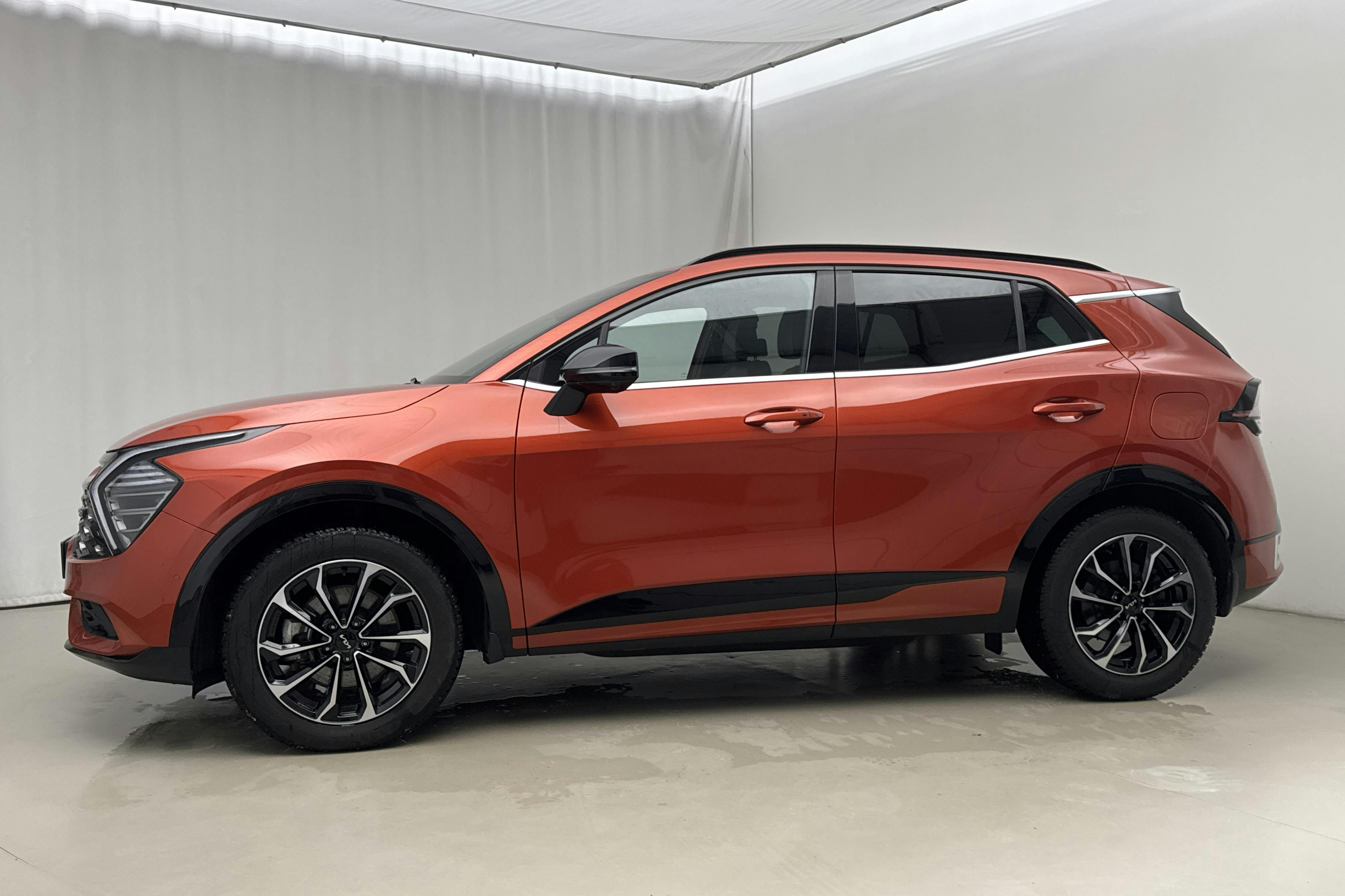 Presentation photo 2 of 22: KIA Sportage PHEV AWD (265hk) - 14 860 km - Automatic - orange - 2023