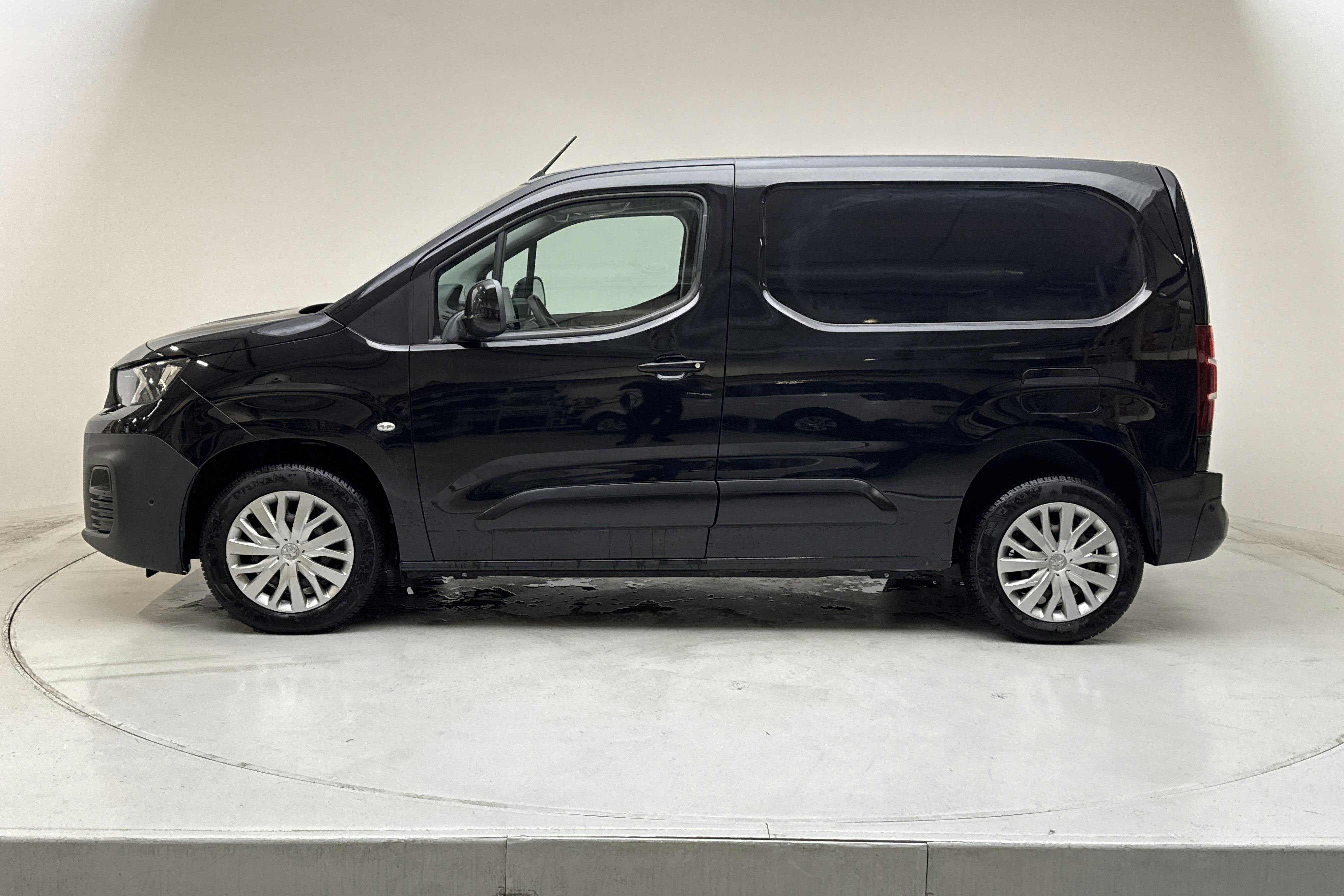Presentation photo 2 of 11: Peugeot Partner 1.5 HDI Skåp (75hk) - 97 300 km - Manual - black - 2019