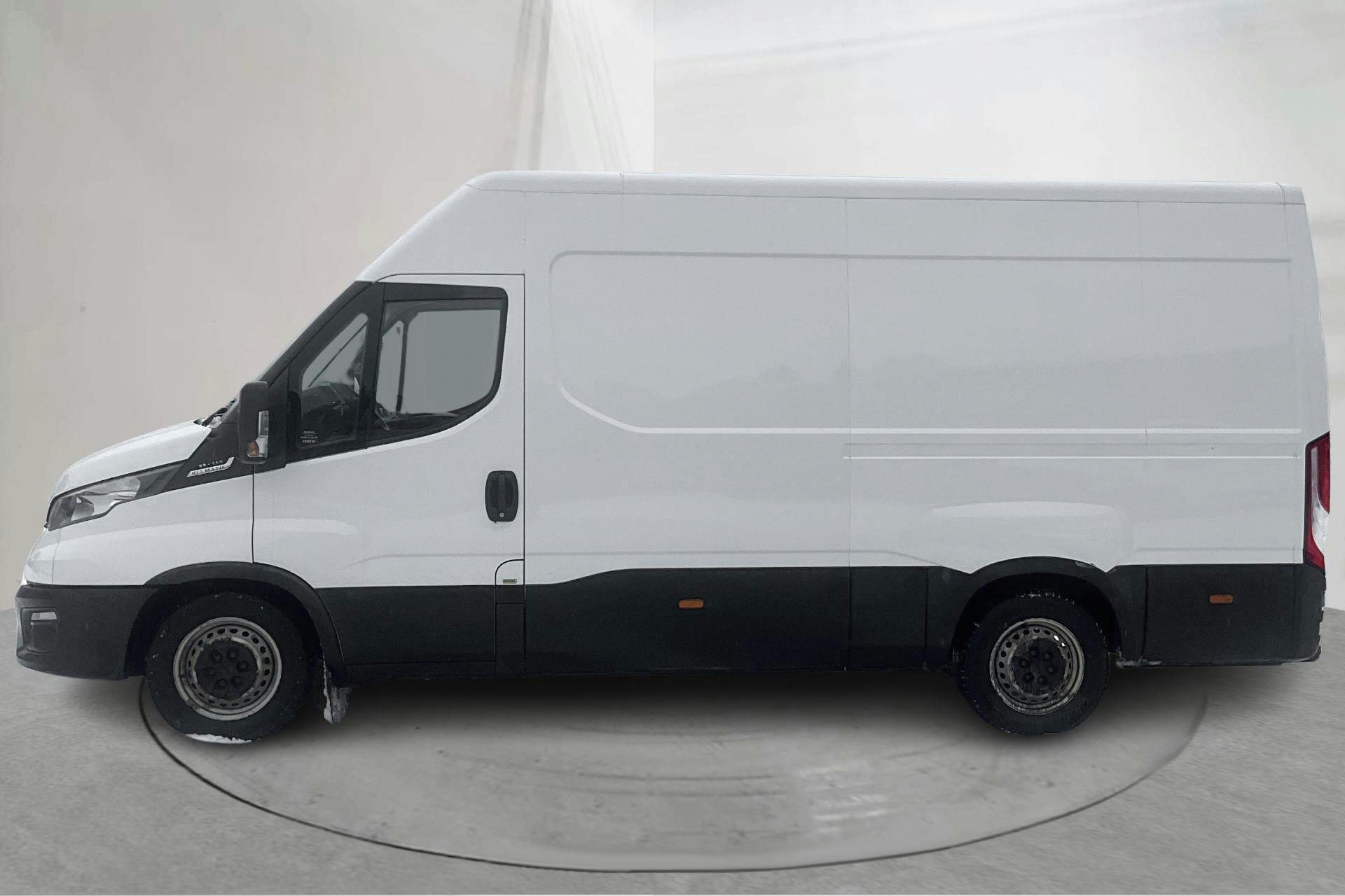 Presentation photo 2 of 11: Iveco Daily 35 2.3 (136hk) - 122 110 km - Automatic - white - 2020