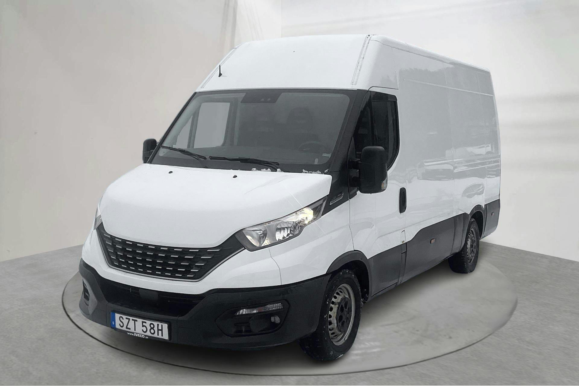 Presentation photo 1 of 11: Iveco Daily 35 2.3 (136hk) - 122 110 km - Automatic - white - 2020