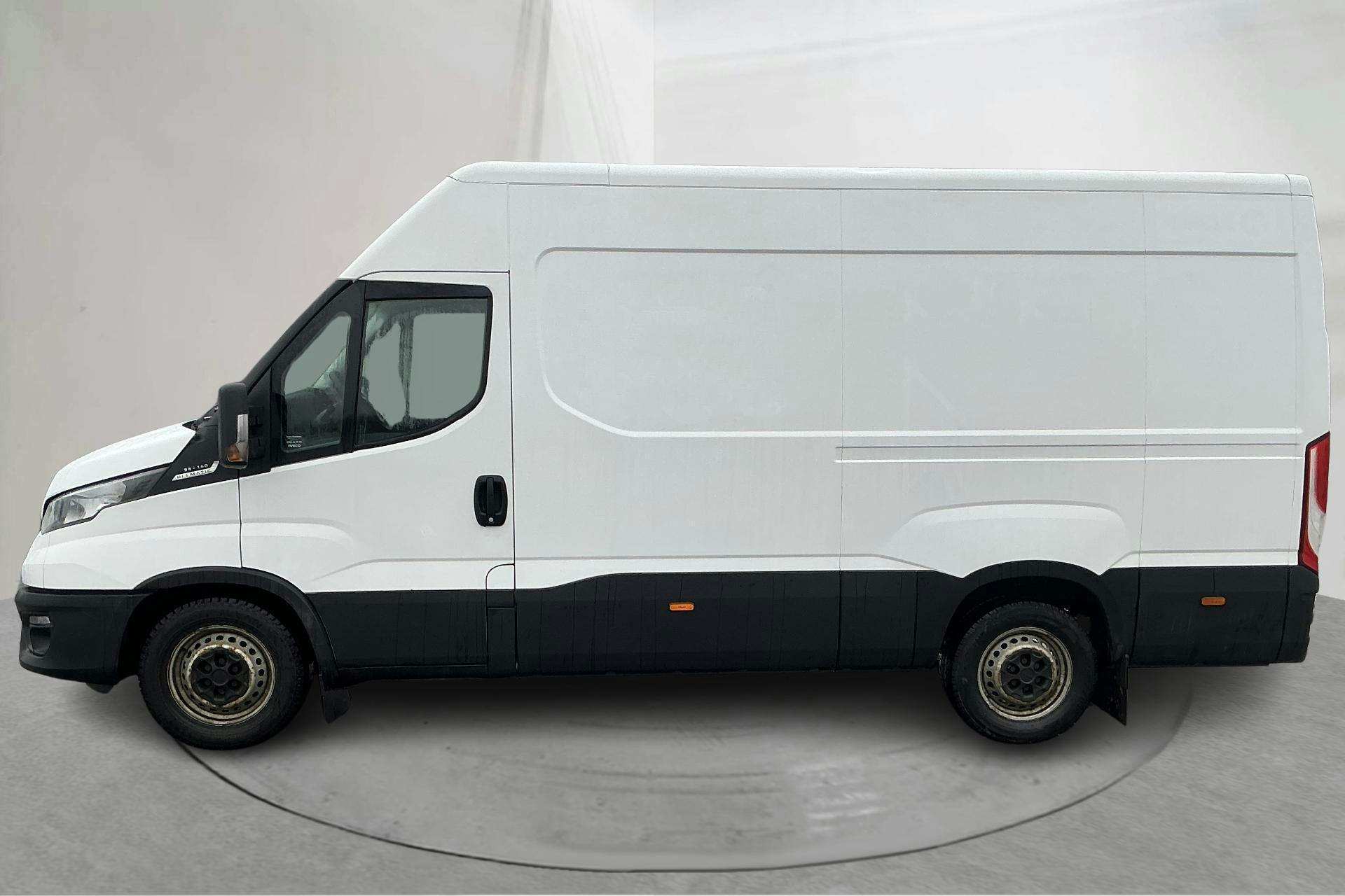 Presentation photo 2 of 11: Iveco Daily 35 2.3 (136hk) - 93 930 km - Automatic - white - 2020