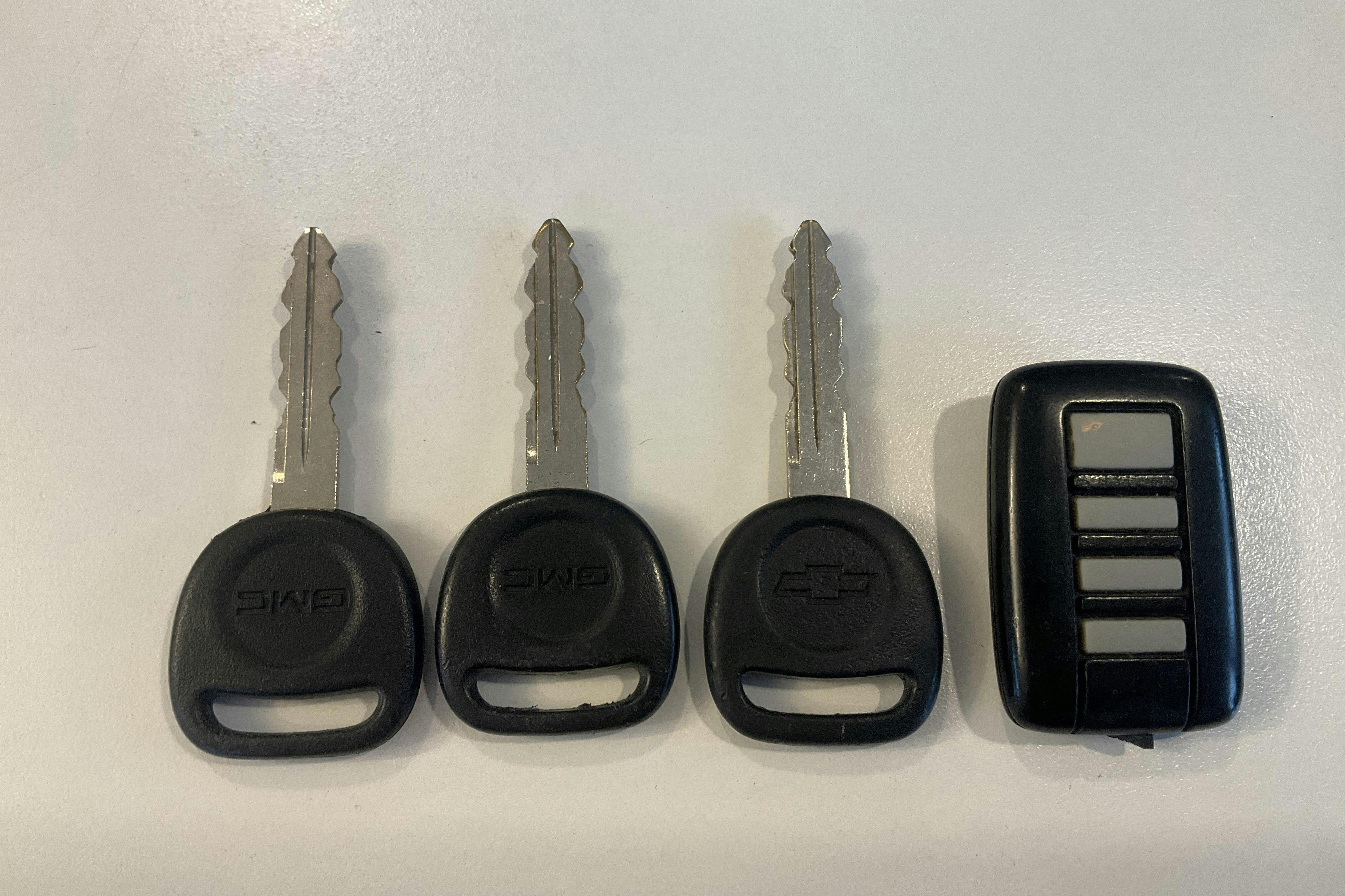 Zdjęcie prezentacyjne 15 z 15: GMC Savana 1500 Passanger Van (299hk) - 157 460 km - Automatyczna - srebro - 2006