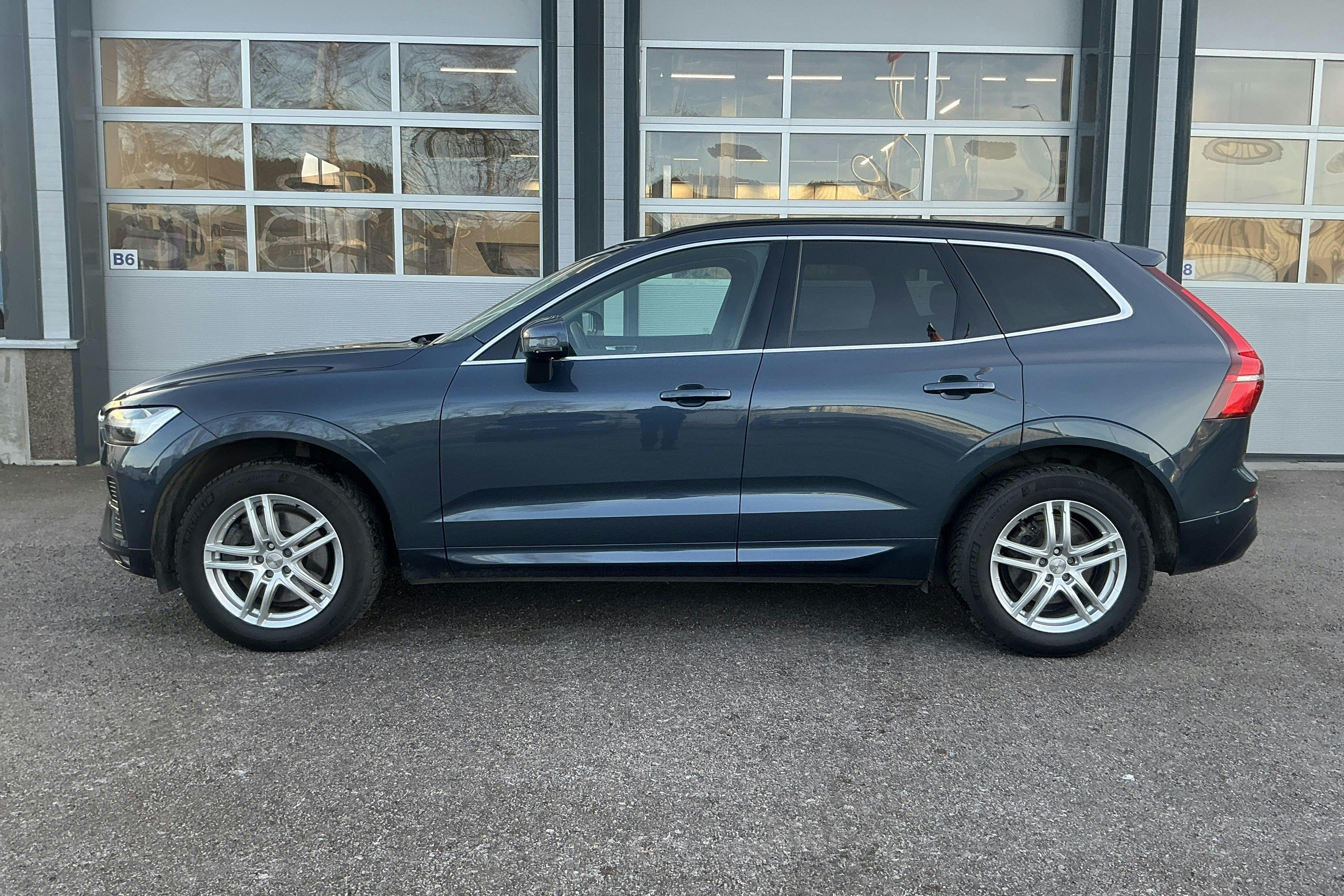 Presentationsfoto 2 av 19: Volvo XC60 B5 AWD Mildhybrid, Bensin (250hk) - 5 956 mil - Automat - Dark Blue - 2024