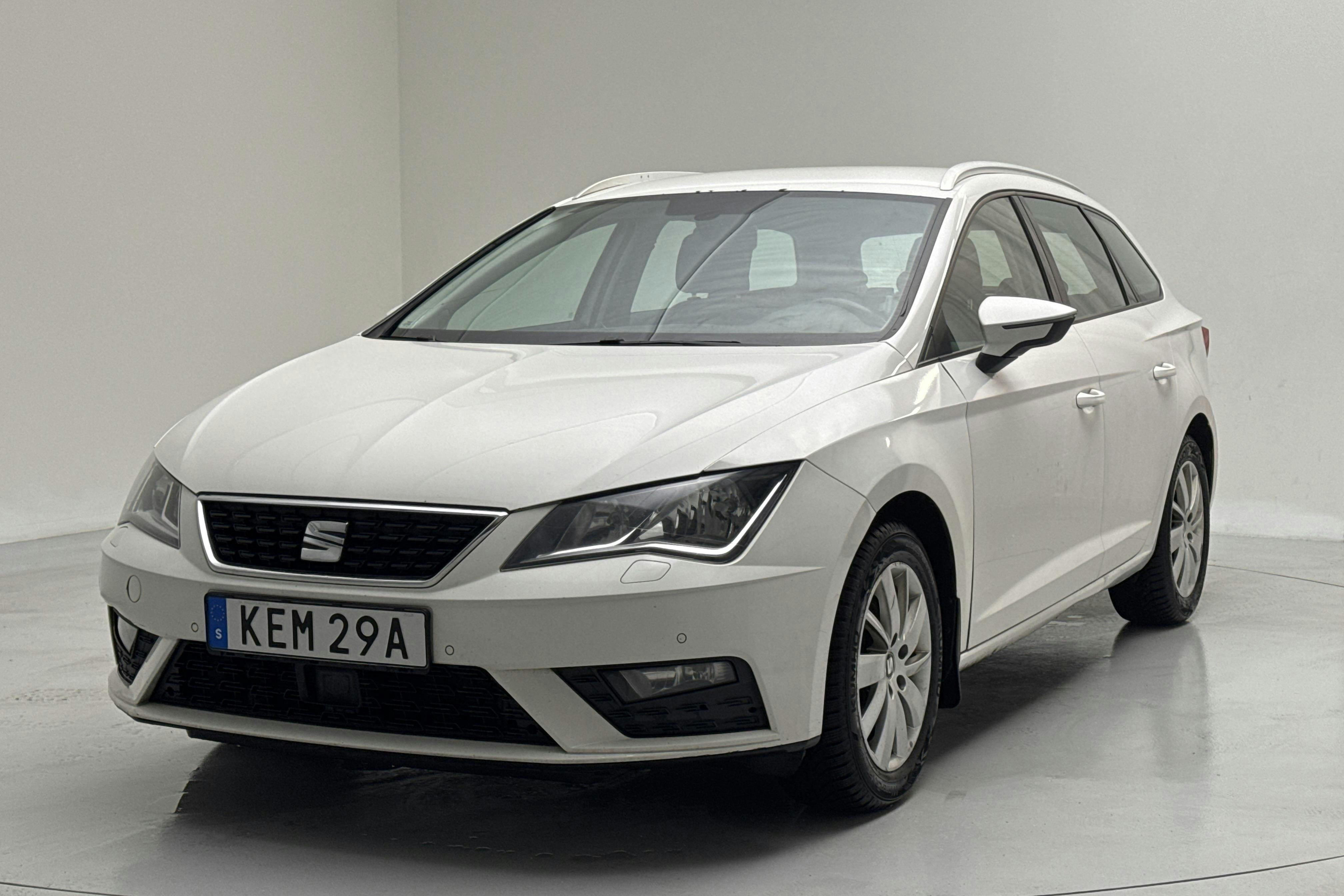 Presentationsfoto 1 av 11: Seat Leon 1.5 TGI ST (130hk) - 42 562 mil - Manuell - vit - 2020