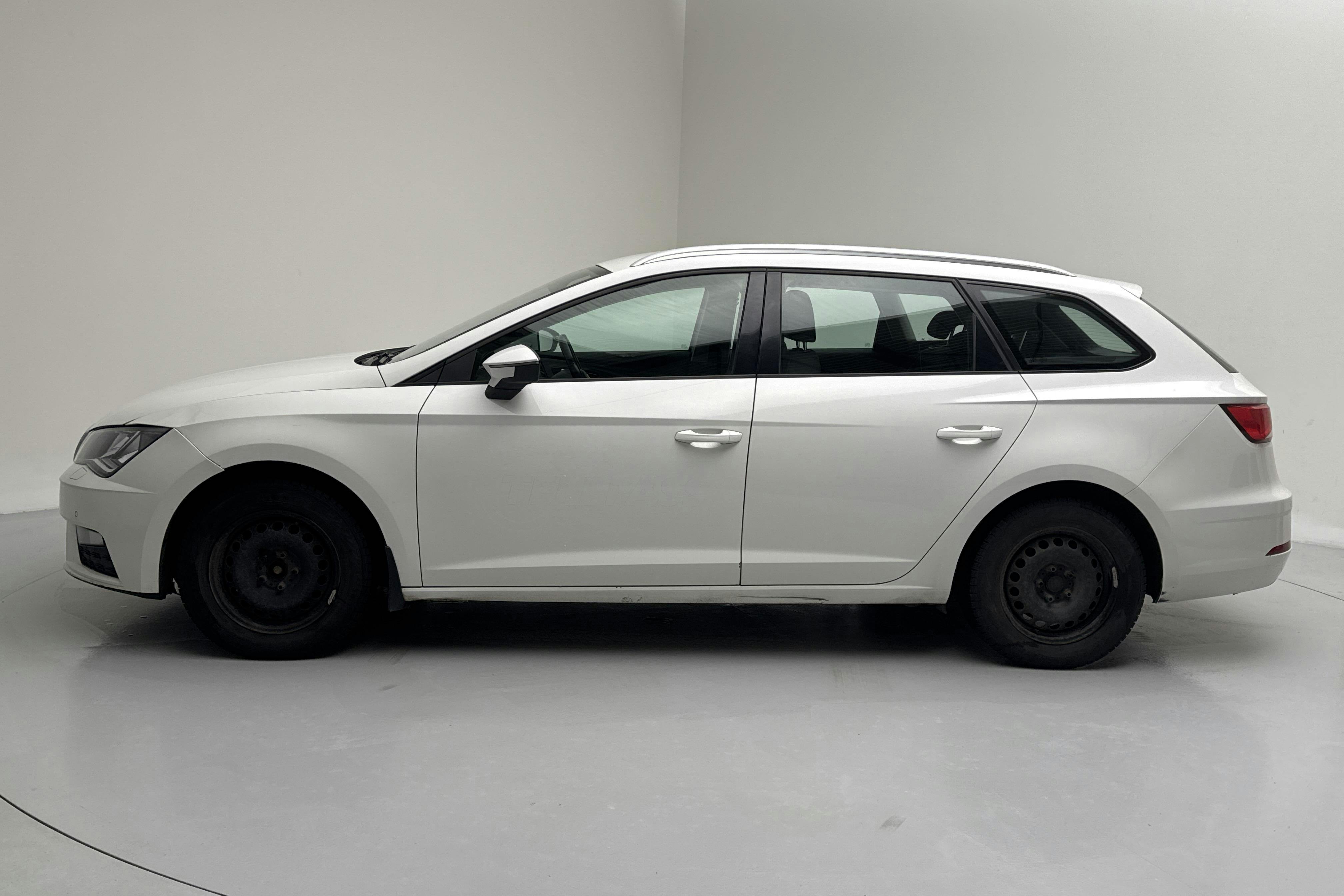 Presentationsfoto 2 av 11: Seat Leon 1.5 TGI ST (130hk) - 48 783 mil - Manuell - vit - 2020