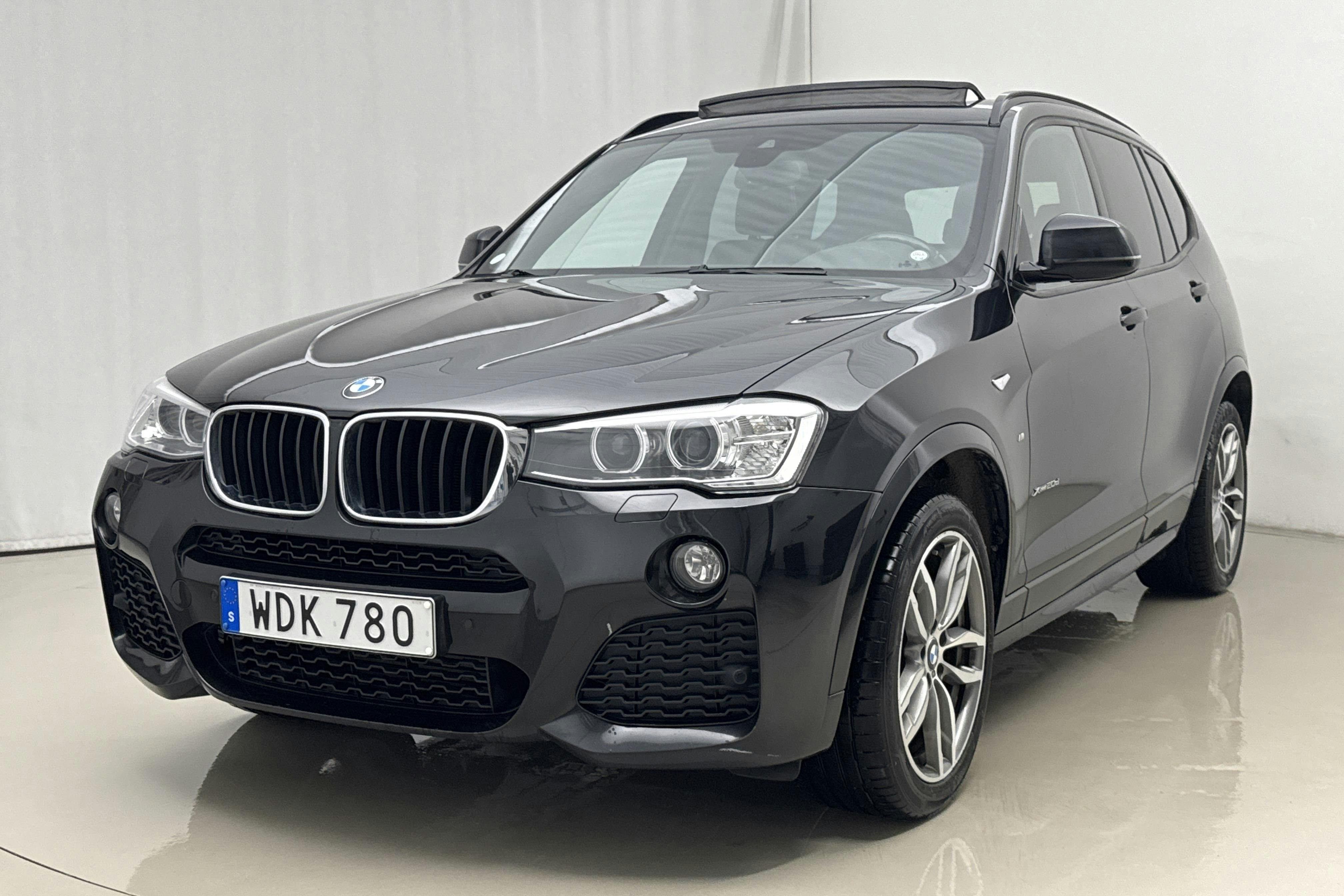 Presentationsfoto 1 av 24: BMW X3 xDrive20d, F25 (190hk) - 19 390 mil - Automat - svart - 2017