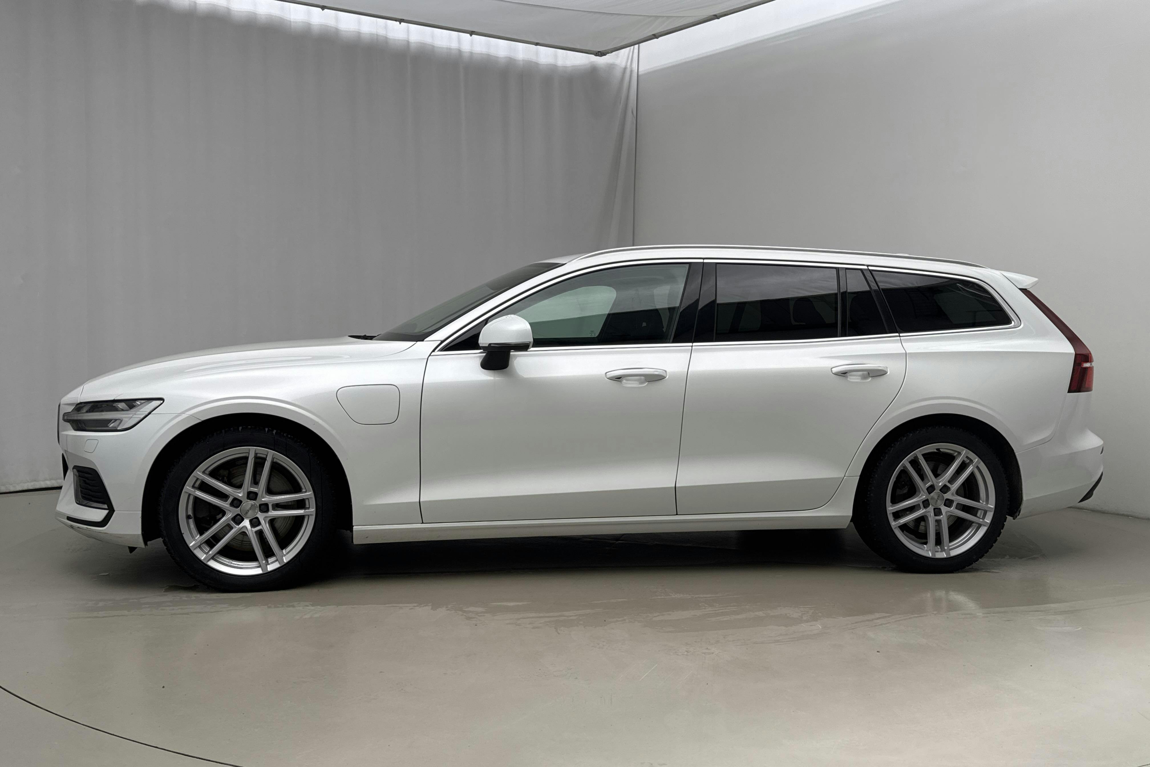 Presentation photo 2 of 23: Volvo V60 T6 AWD Recharge (350hk) - 82 460 km - Automatic - white - 2023
