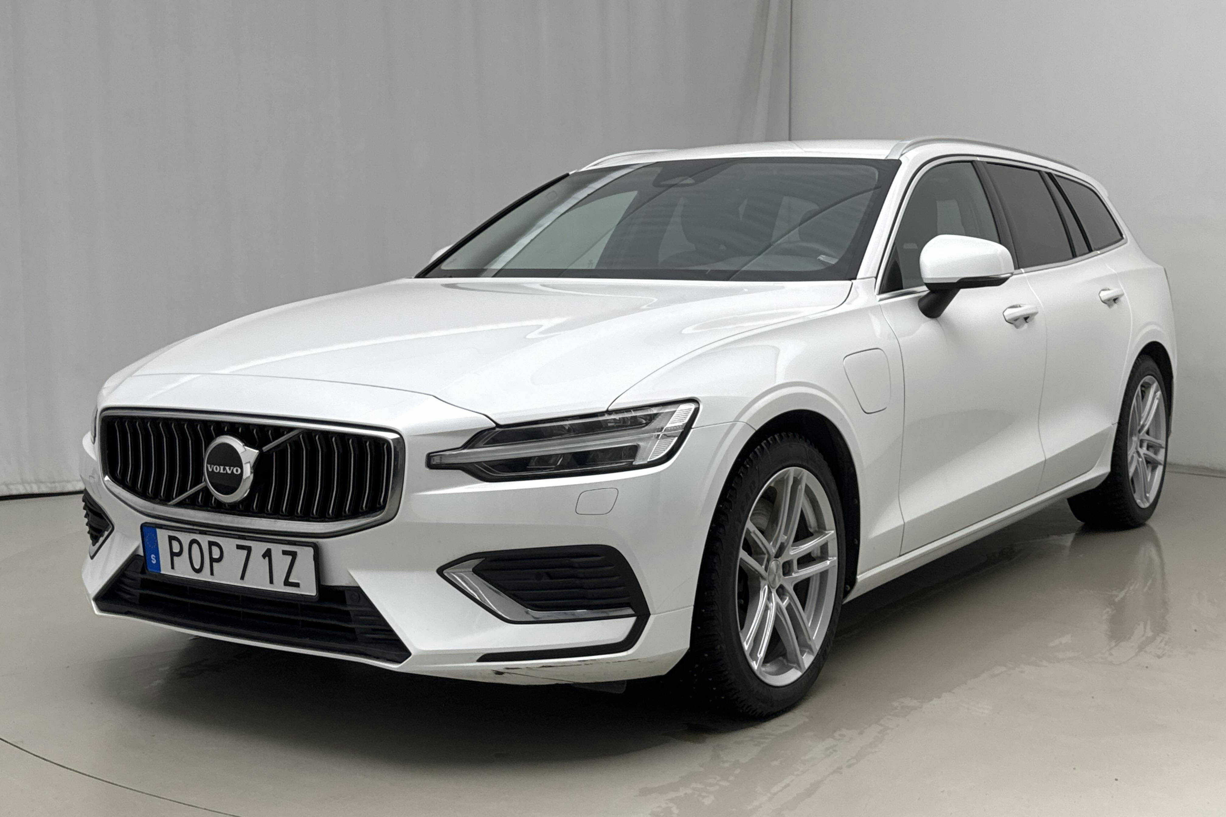 Presentation photo 1 of 23: Volvo V60 T6 AWD Recharge (350hk) - 82 460 km - Automatic - white - 2023