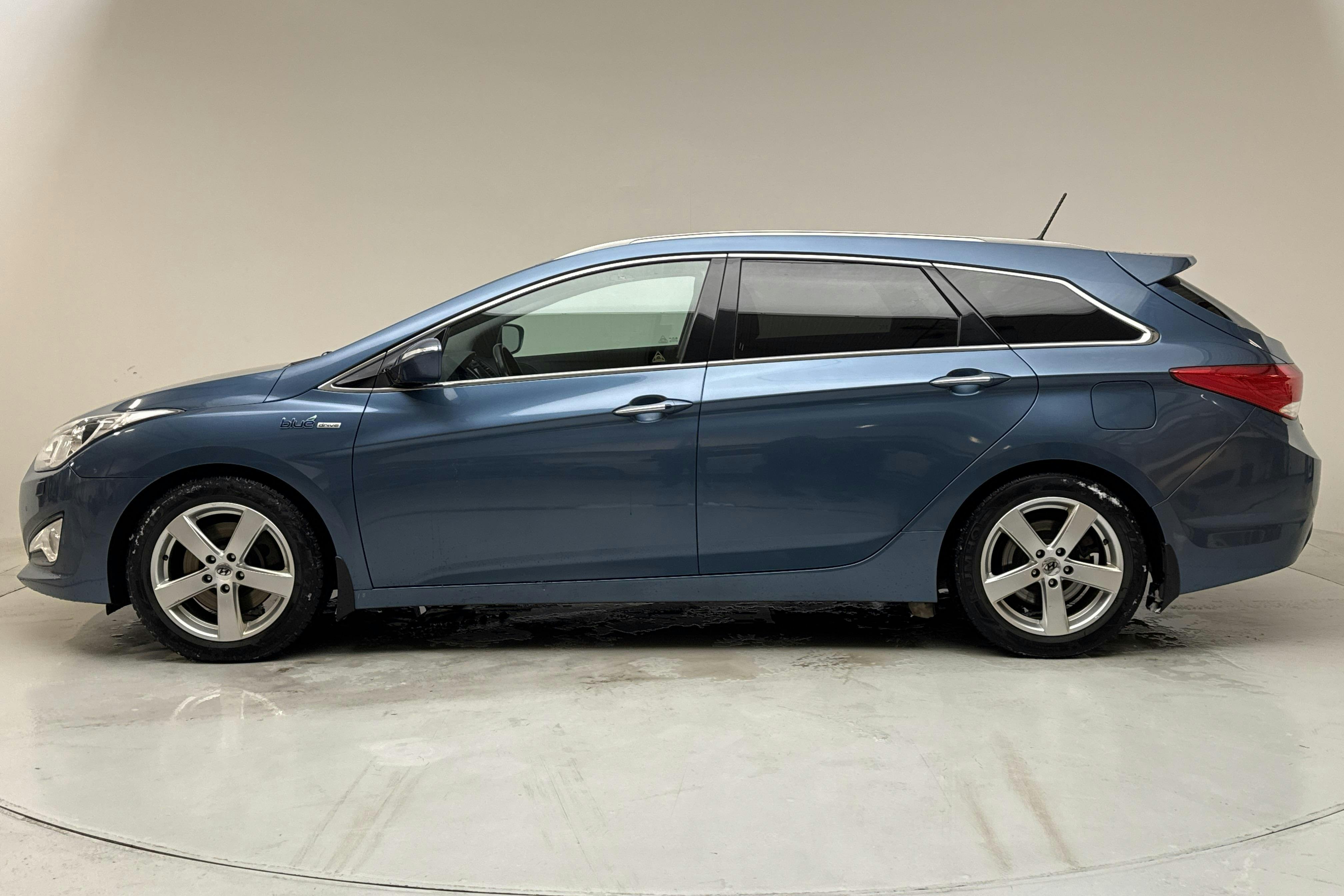 Presentation photo 2 of 15: Hyundai i40 1.7 CRDi Kombi (136hk) - 144 820 km - Manual - blue - 2013