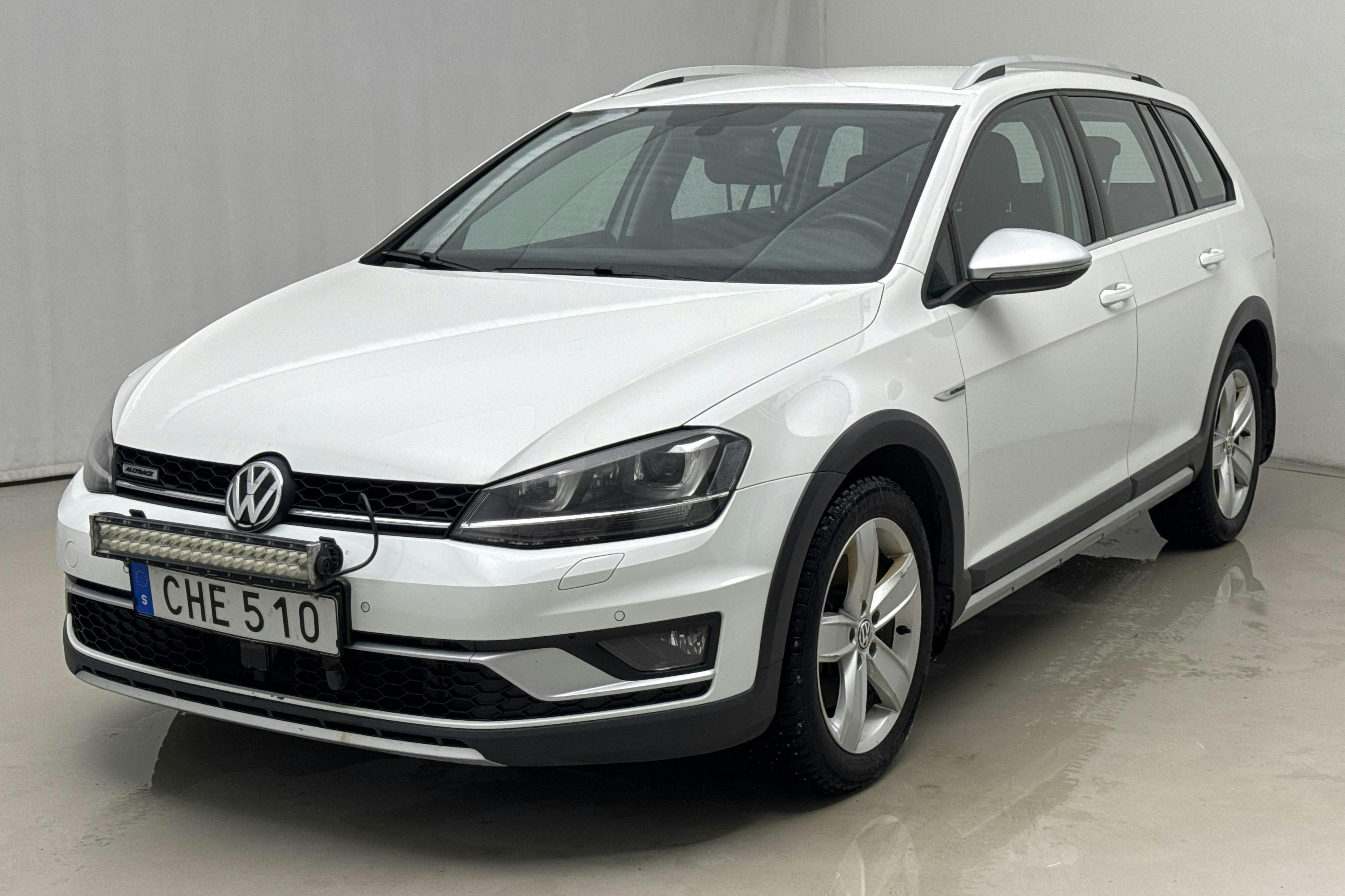 Presentation photo 1 of 15: VW Golf Alltrack 2.0 TDI 4Motion (184hk) - 239 140 km - Automatic - white - 2017