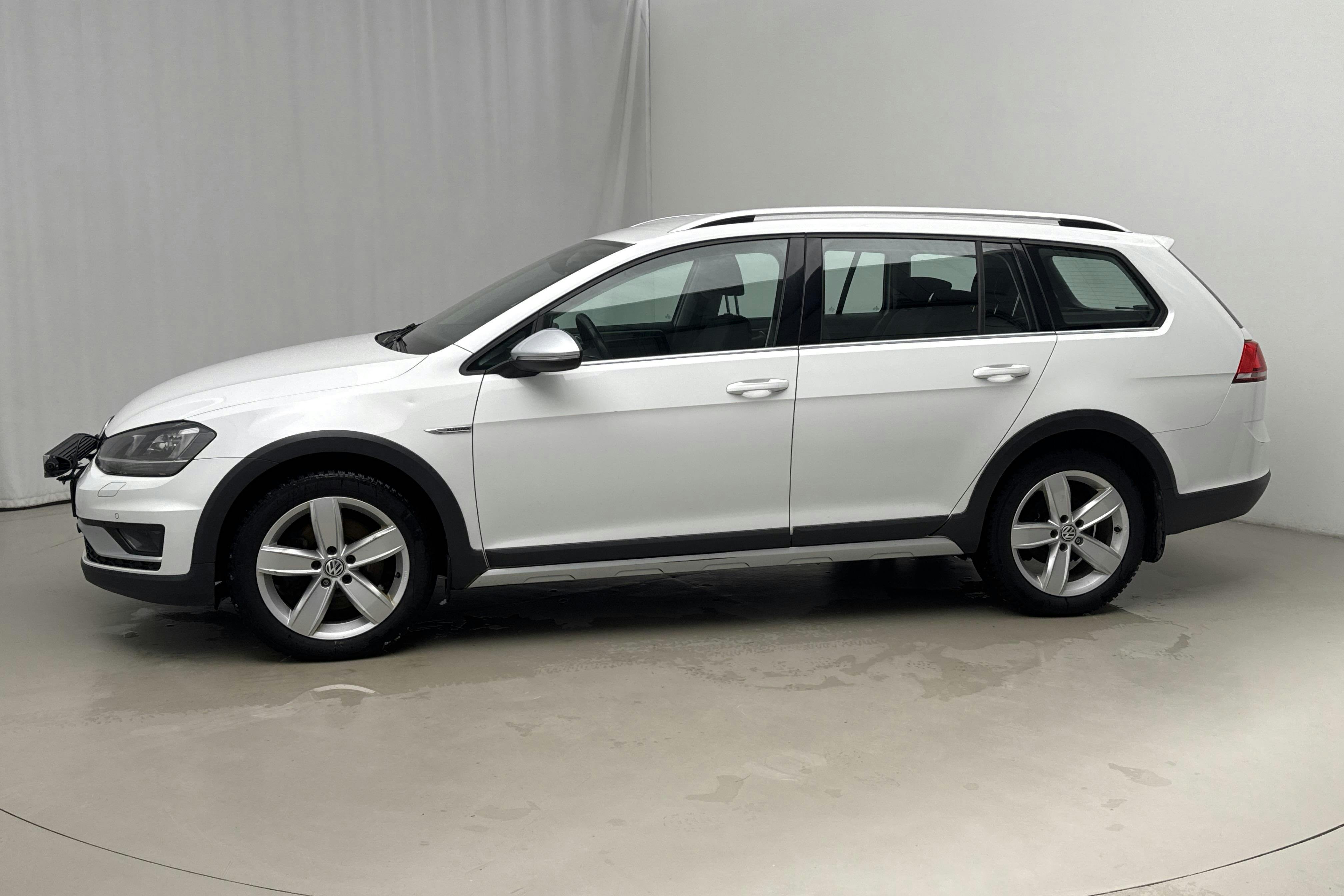 Presentation photo 2 of 15: VW Golf Alltrack 2.0 TDI 4Motion (184hk) - 239 140 km - Automatic - white - 2017