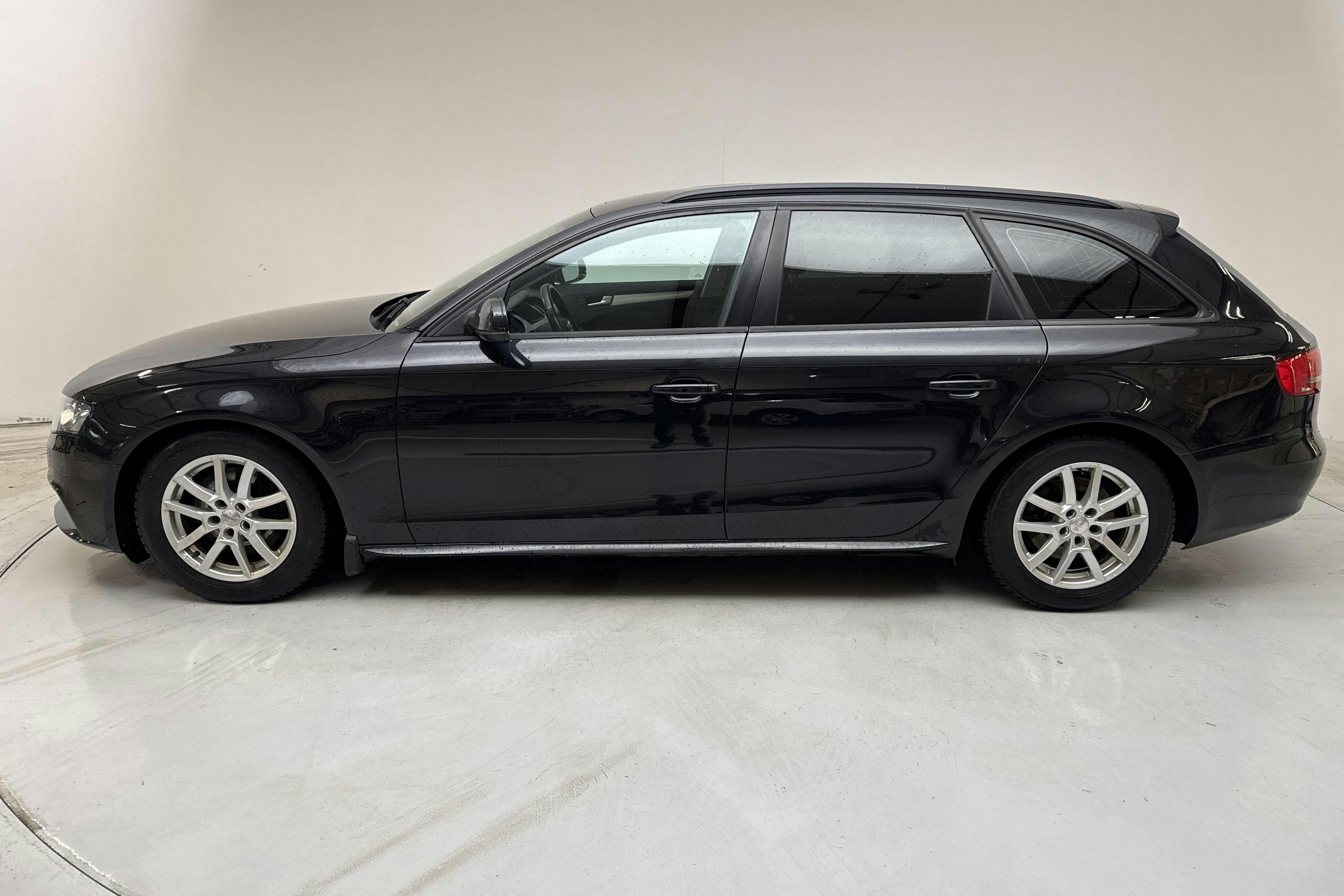 Presentation photo 2 of 14: Audi A4 1.8 TFSI Avant (160hk) - 175 220 km - Manual - black - 2011