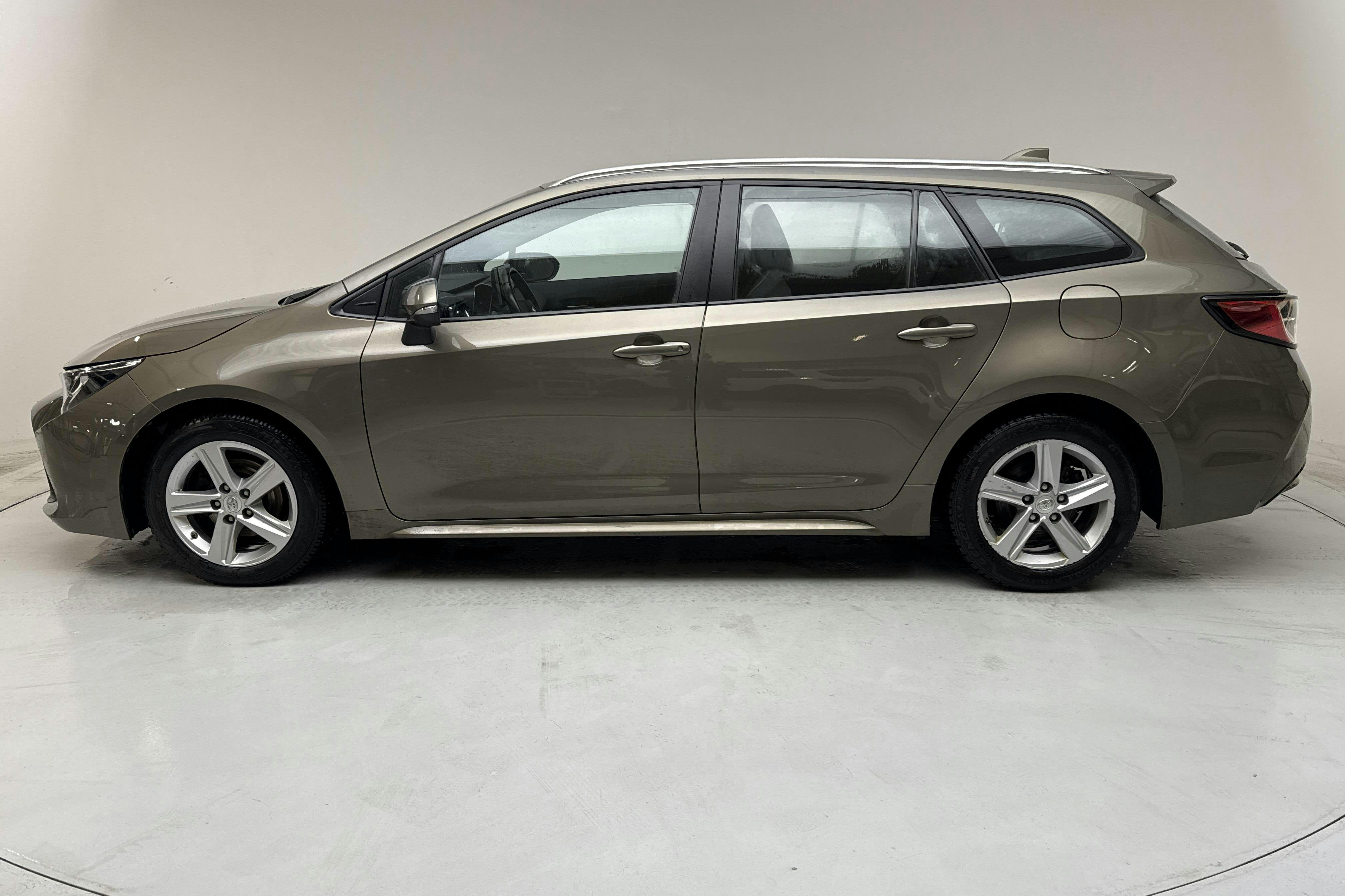 Presentationsfoto 2 av 13: Toyota Corolla 1.8 Hybrid Touring Sports (122hk) - 4 282 mil - Automat - grön - 2022