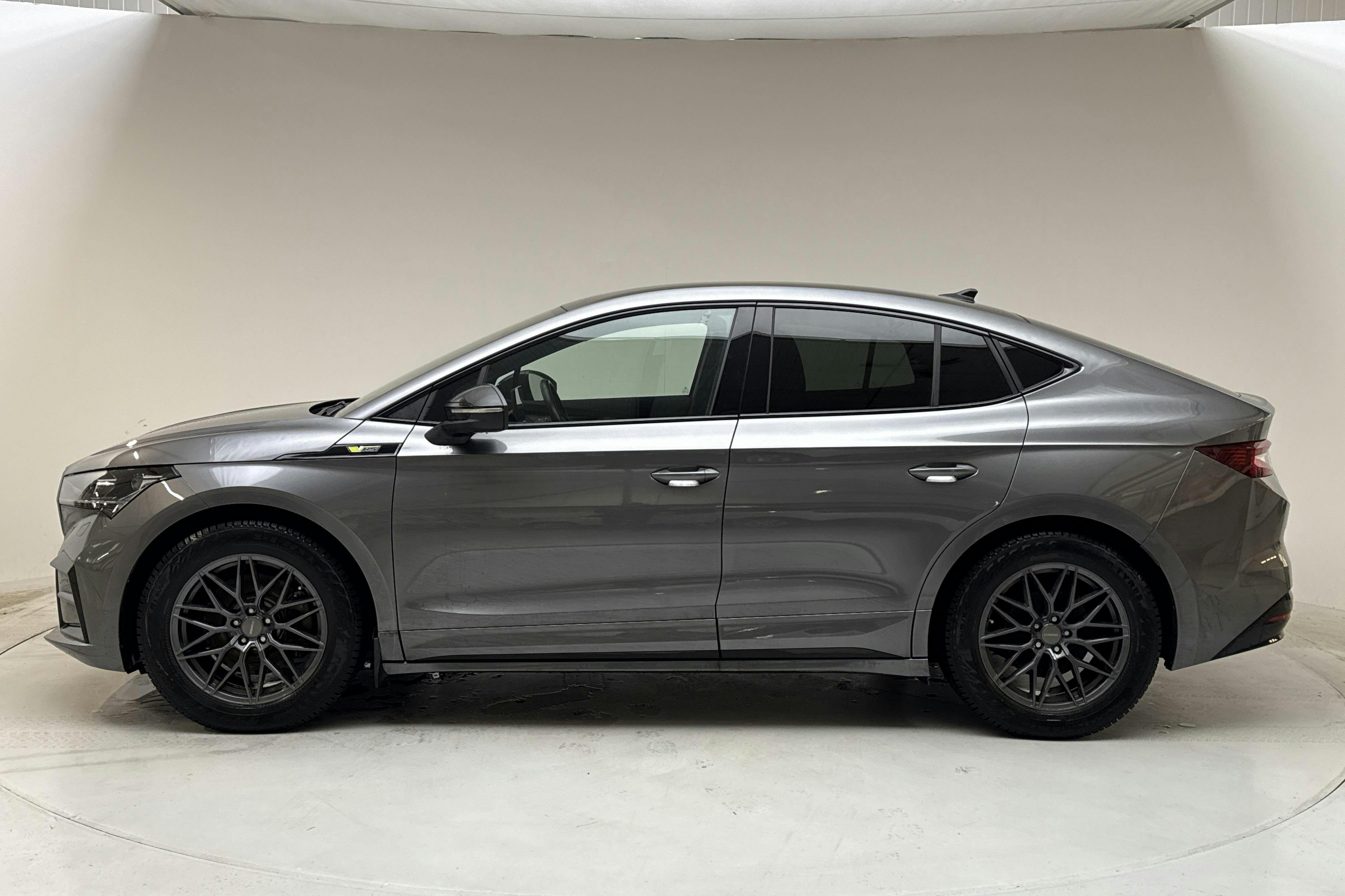 Presentation photo 2 of 21: Skoda Enyaq RS Coupé iV 4x4 82kWh (340hk) - 22 550 km - Automatic - gray - 2024