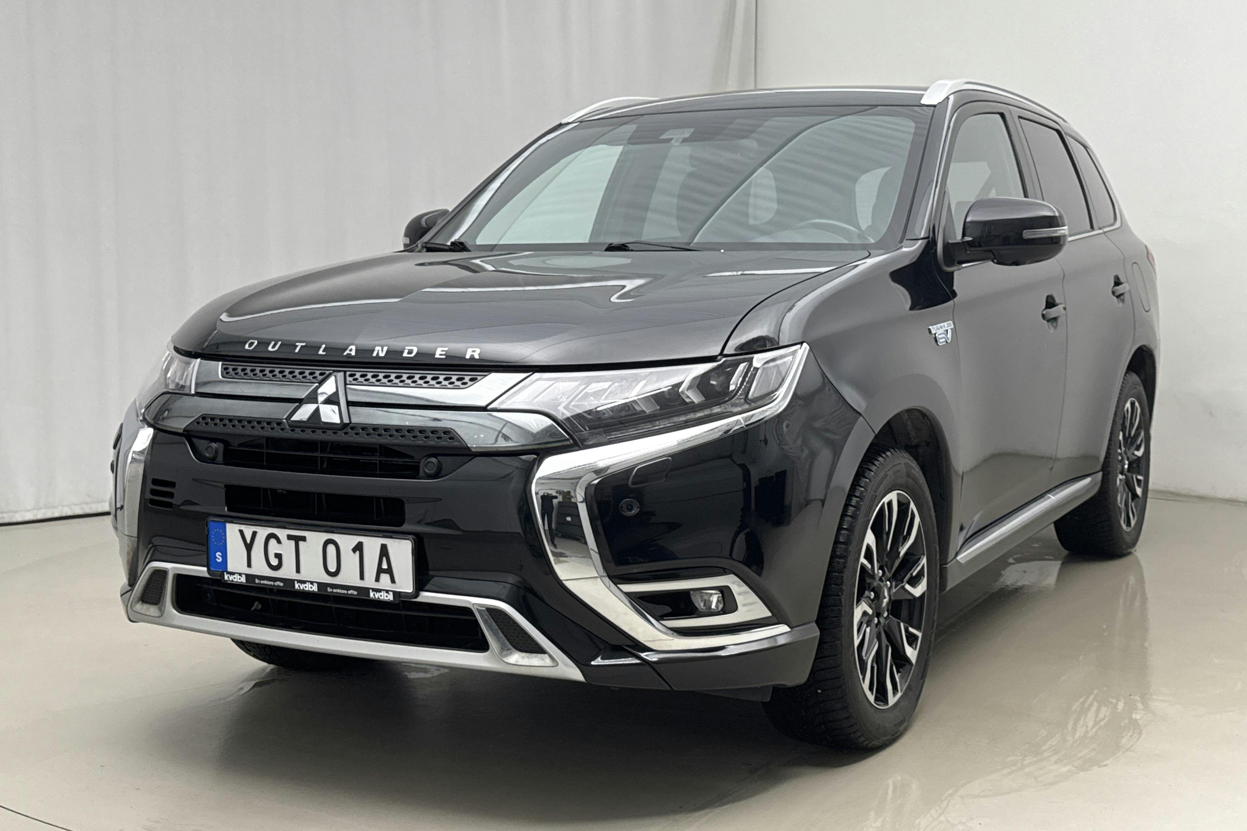 Presentationsfoto 1 av 23: Mitsubishi Outlander 2.4 Plug-in Hybrid 4WD (136hk) - 8 599 mil - Automat - svart - 2020