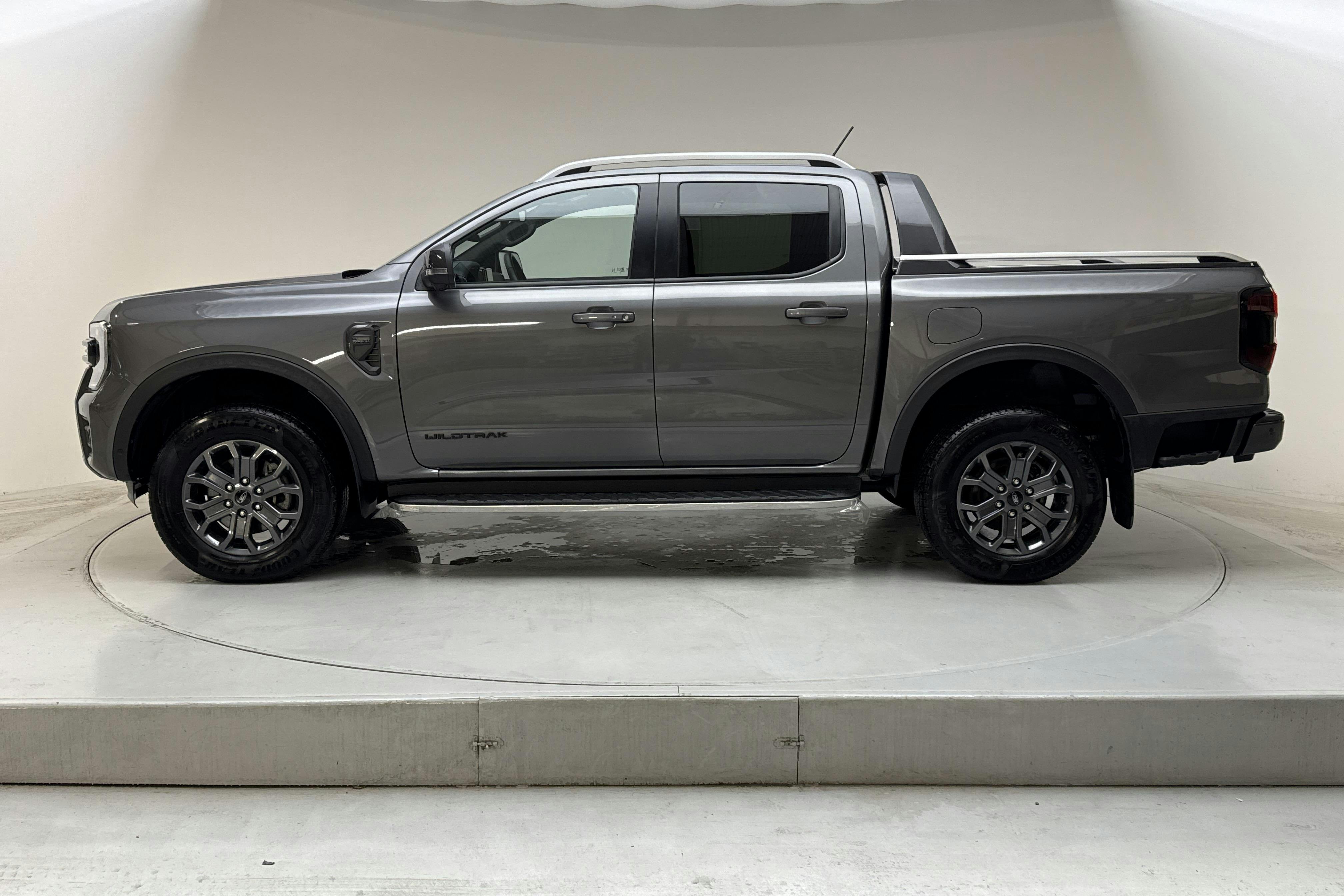 Presentation photo 2 of 16: Ford Ranger 2.0 Ecoblue 4WD (205hk) - 15 740 km - Automatic - gray - 2024