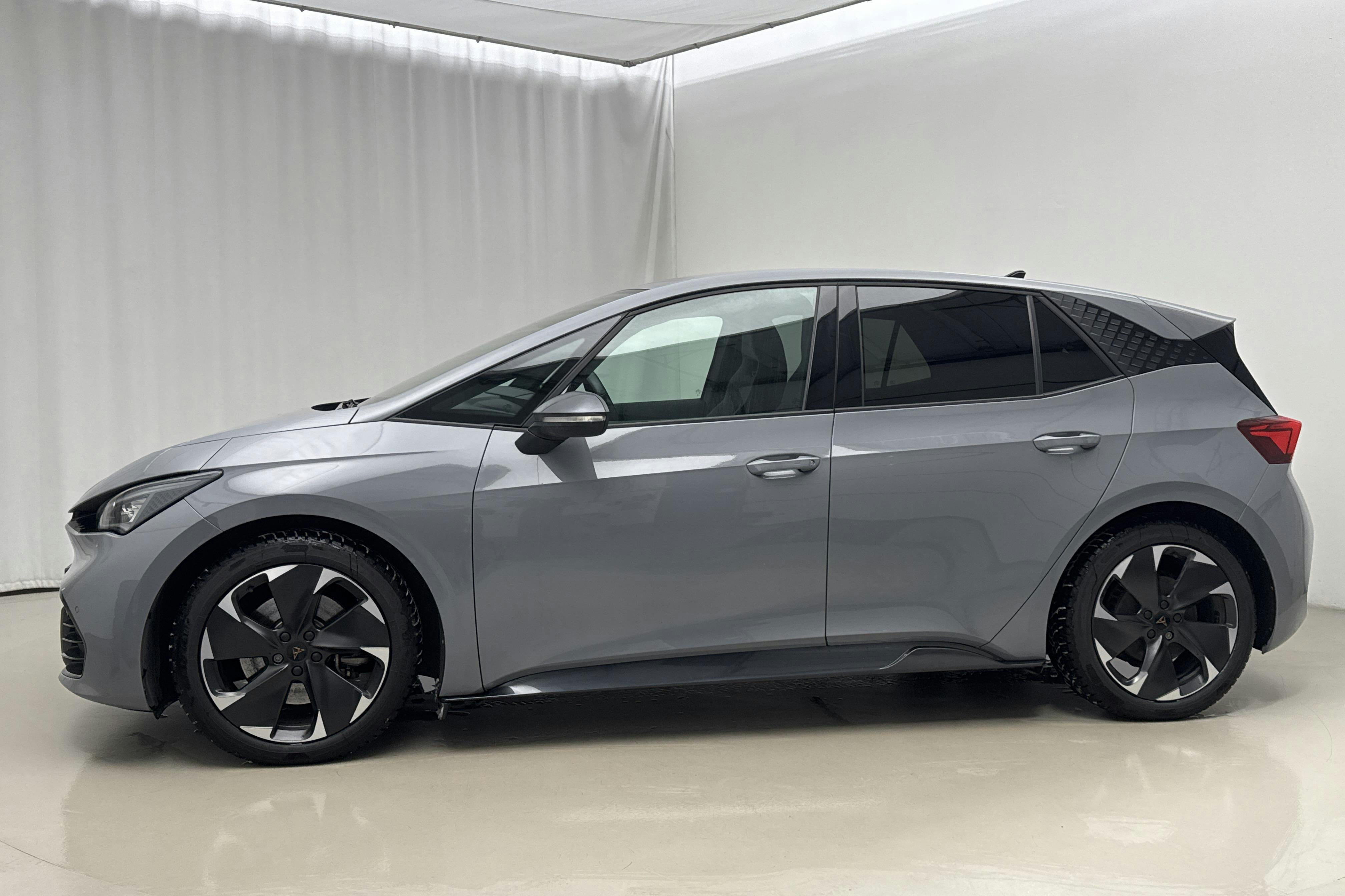 Presentationsfoto 2 av 18: Cupra Born 58kWh (231hk) - 5 359 mil - Automat - Light Grey - 2023