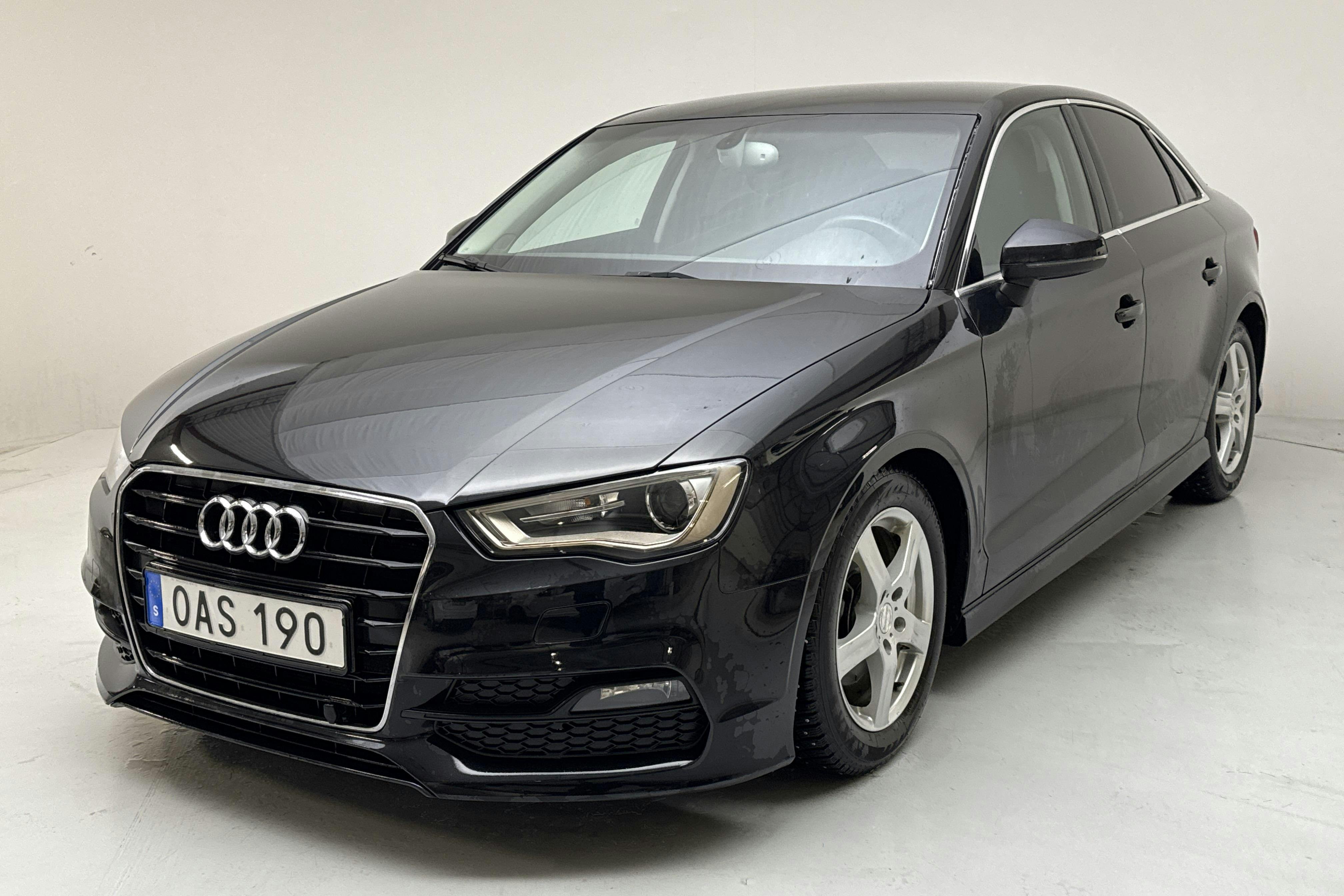 Præsentationsfoto 1 af 13: Audi A3 1.4 TFSI Sedan (140hk) - 128 770 kilometer - Salgsautomat - Sort - 2014