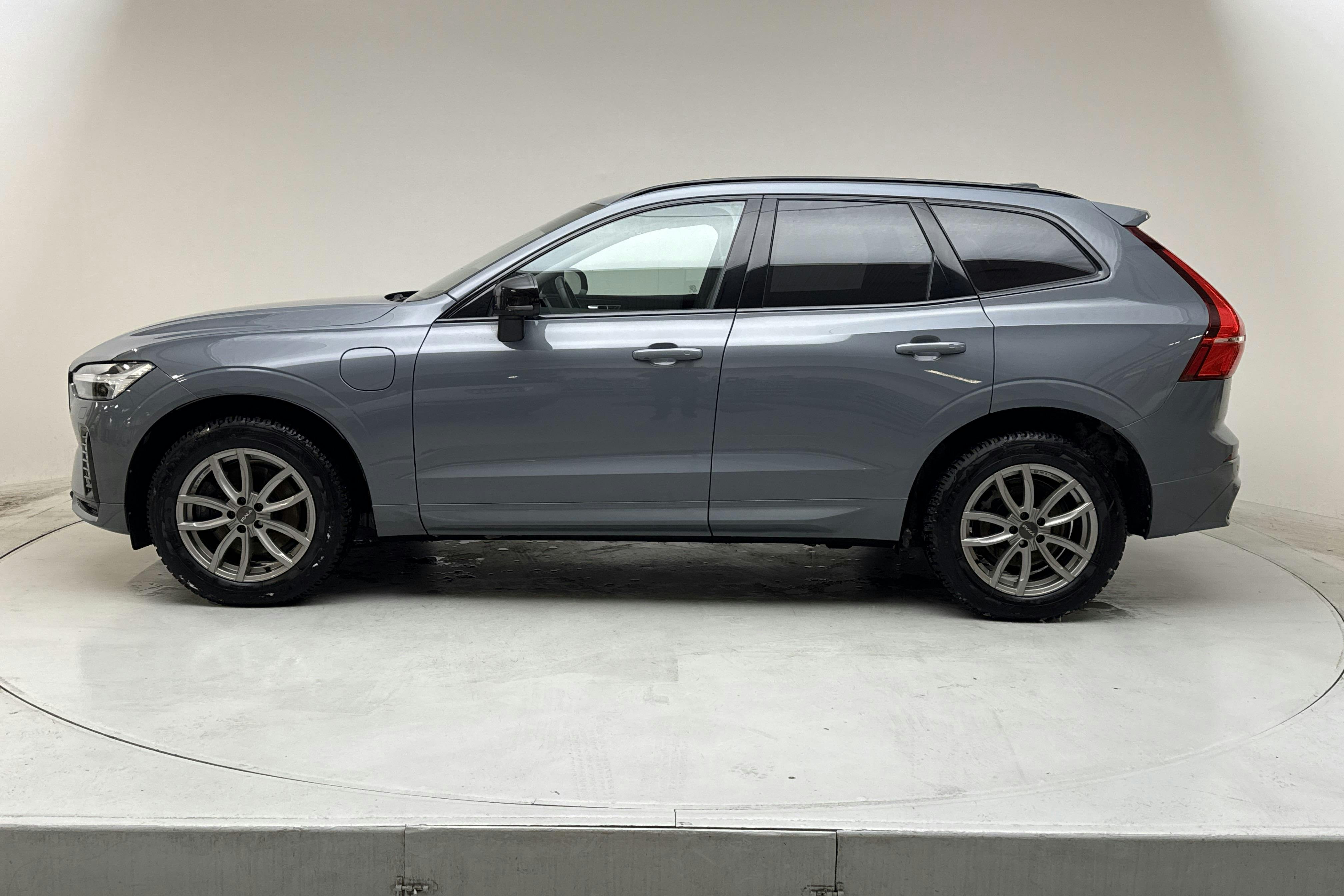 Presentation photo 2 of 20: Volvo XC60 T6 AWD Recharge (350hk) - 166 190 km - Automatic - gray - 2023