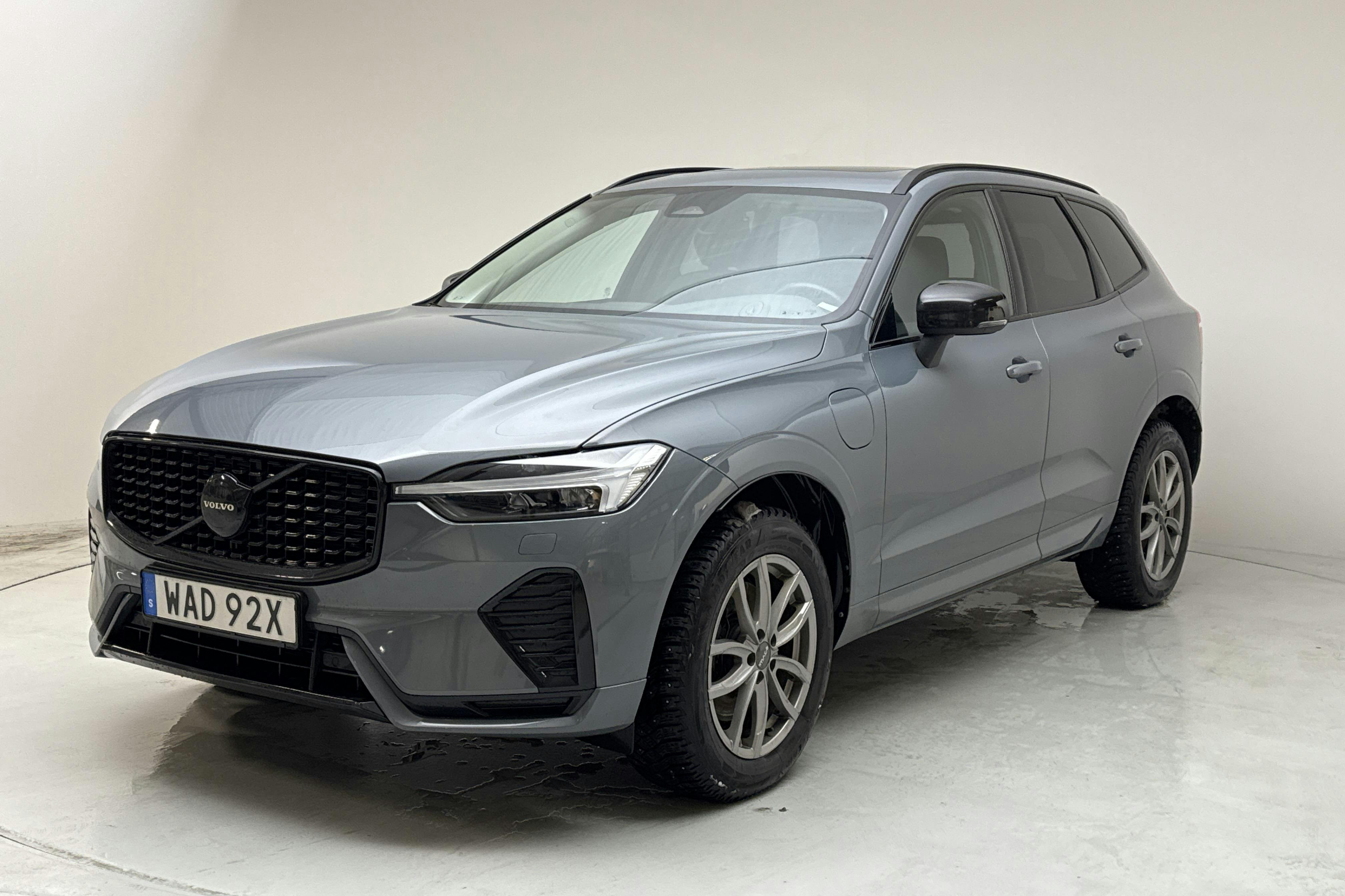 Presentation photo 1 of 20: Volvo XC60 T6 AWD Recharge (350hk) - 166 190 km - Automatic - gray - 2023