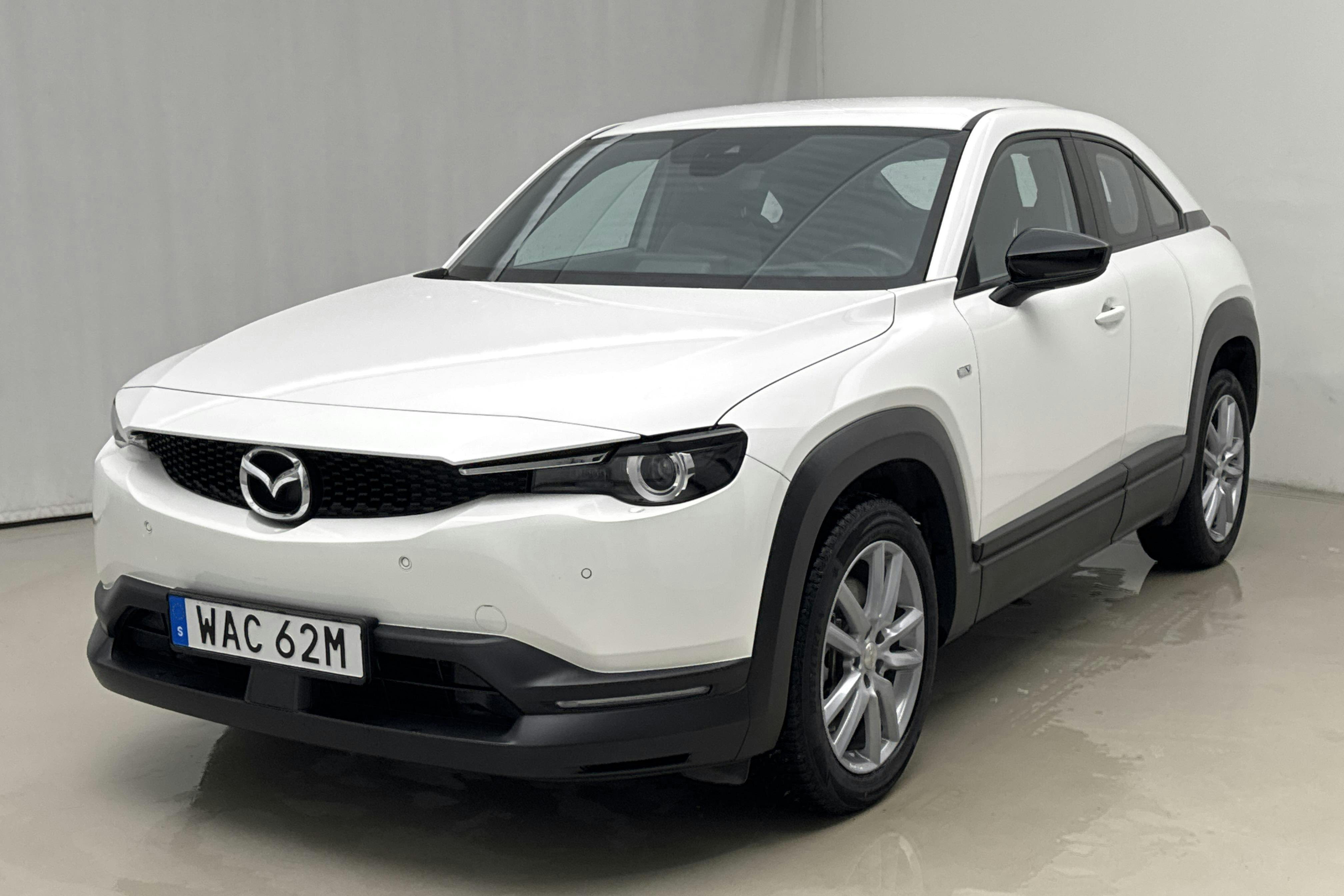 Präsentationsfoto 1 von 16: Mazda MX-30 e-Skyactiv (145hk) - 29 440 Kilometer - Verkaufsautomat - Weiß - 2023