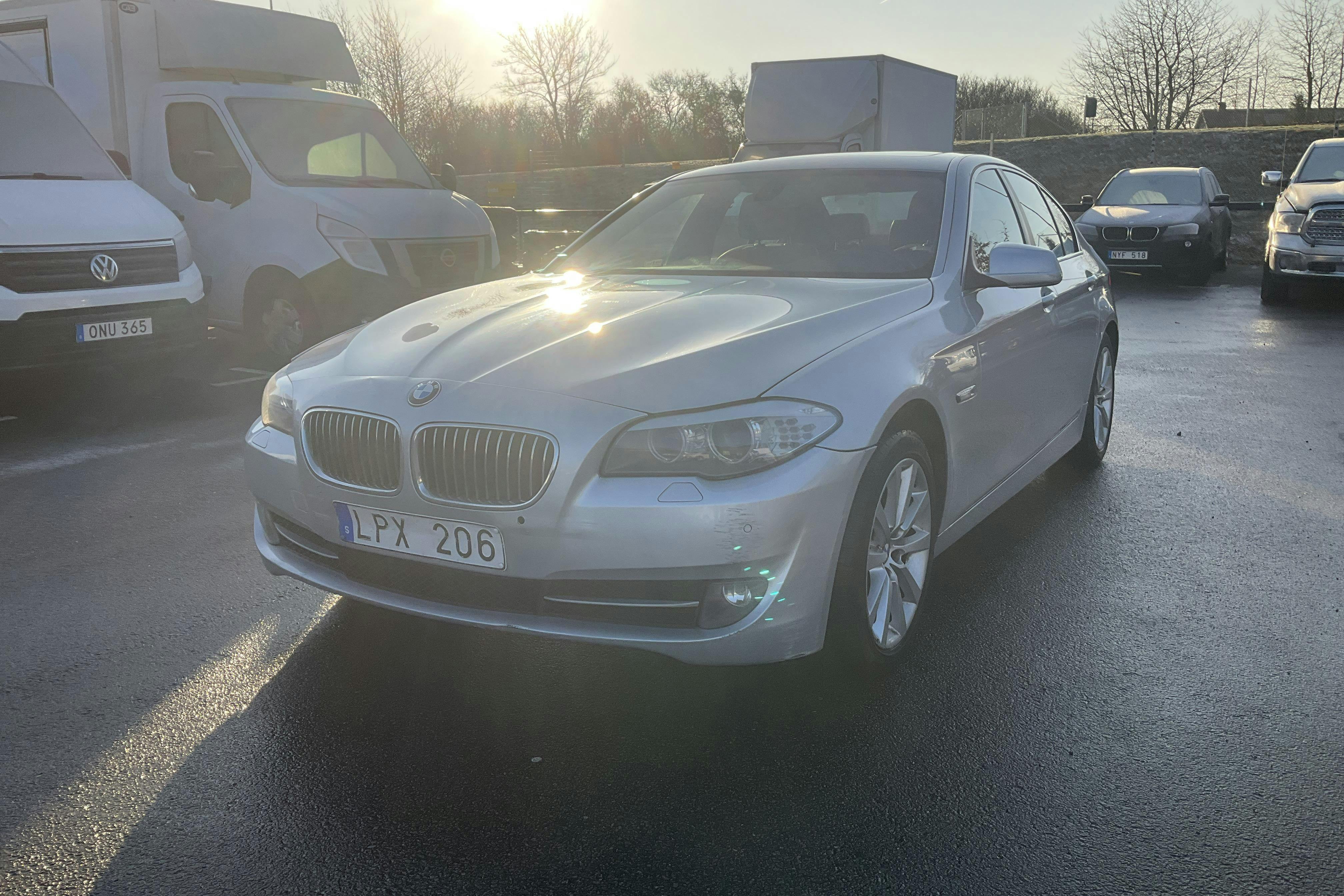 Präsentationsfoto 1 von 11: BMW 520d Sedan, F10 (184hk) - 208 840 Kilometer - Verkaufsautomat - Light Grey - 2011
