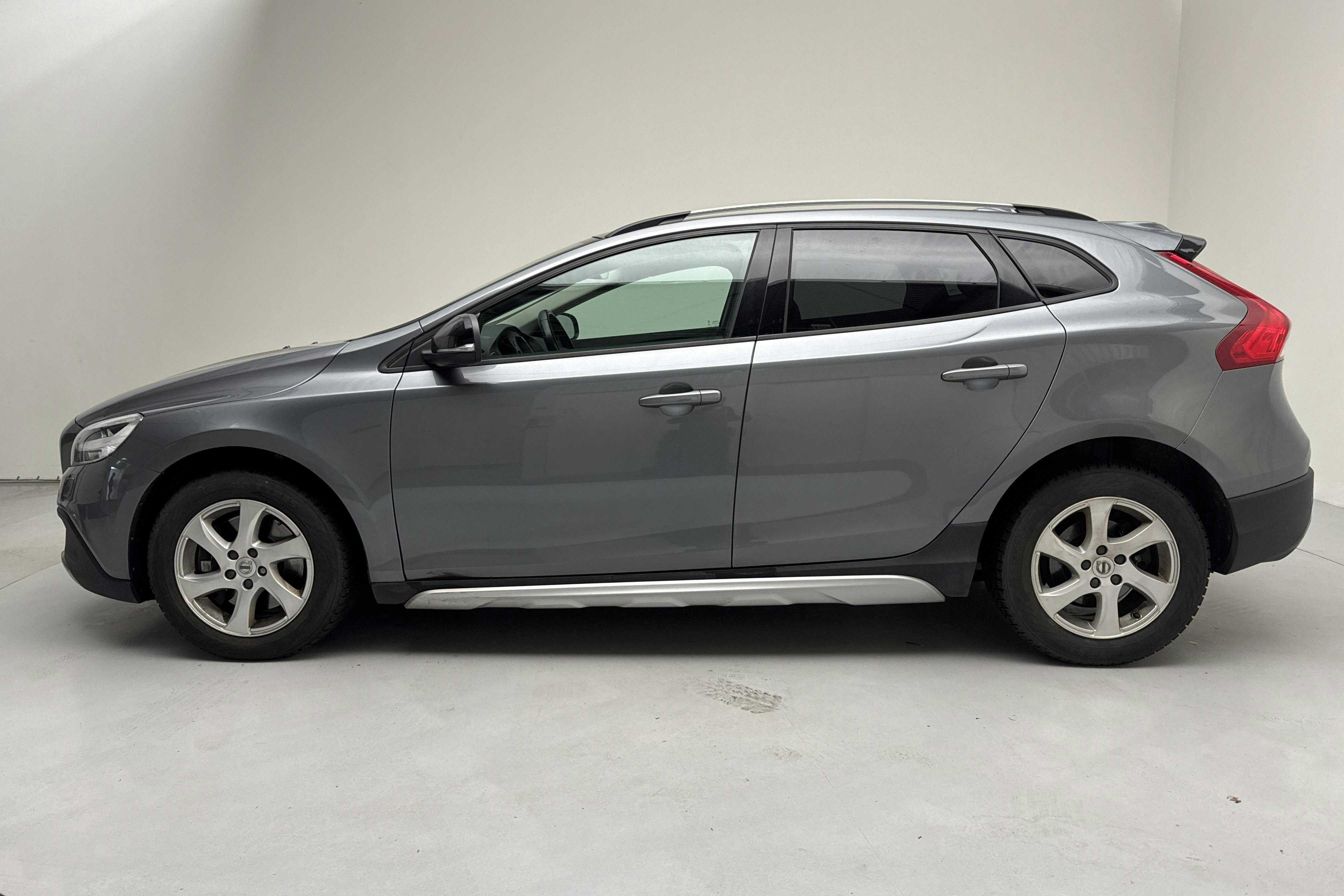 Presentationsfoto 2 av 14: Volvo V40 Cross Country T3 (152hk) - 10 524 mil - Automat - grå - 2019
