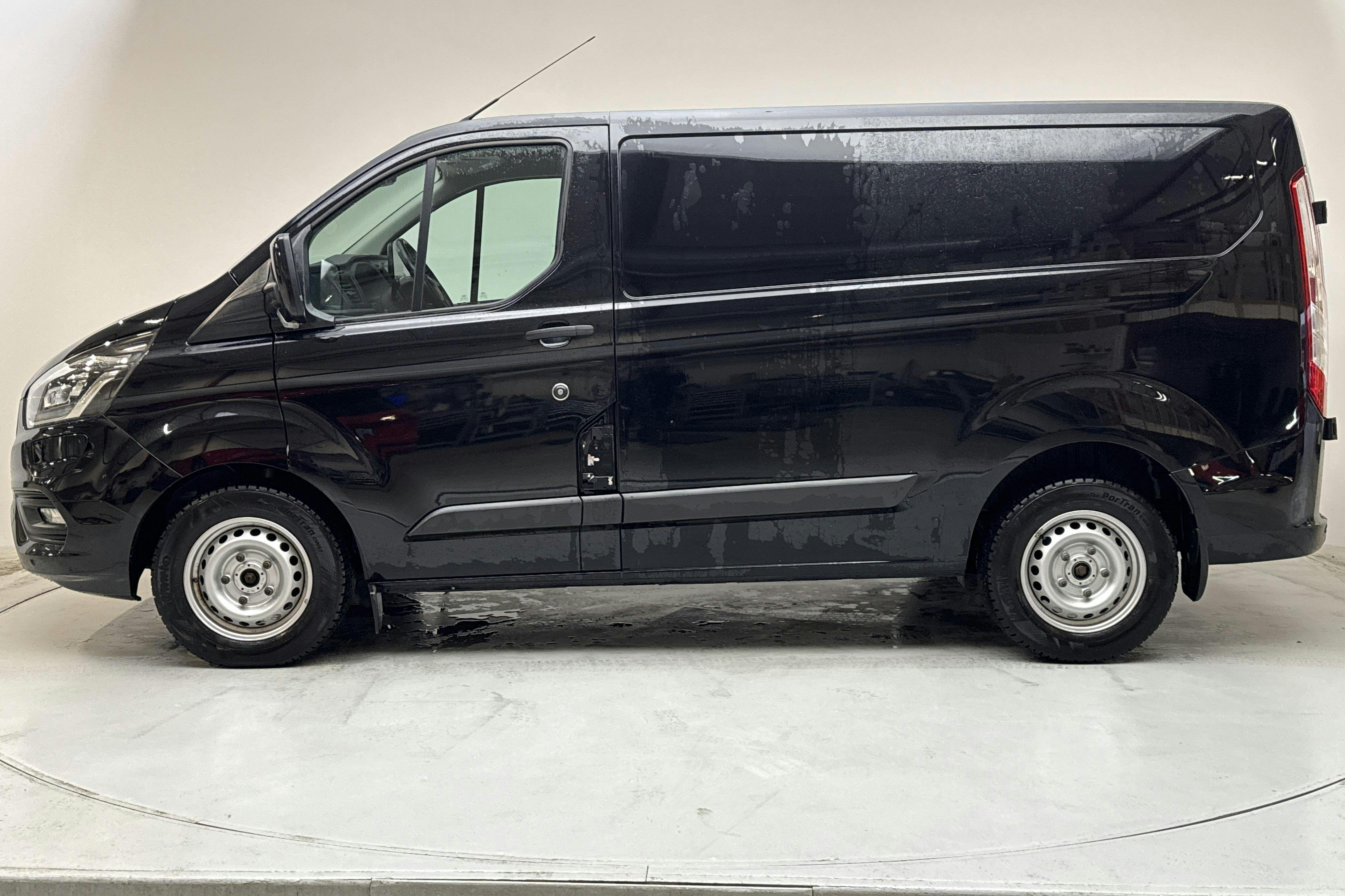 Presentationsfoto 2 av 15: Ford Transit Custom 340 PHEV (120hk) - 10 317 mil - Automat - svart - 2020